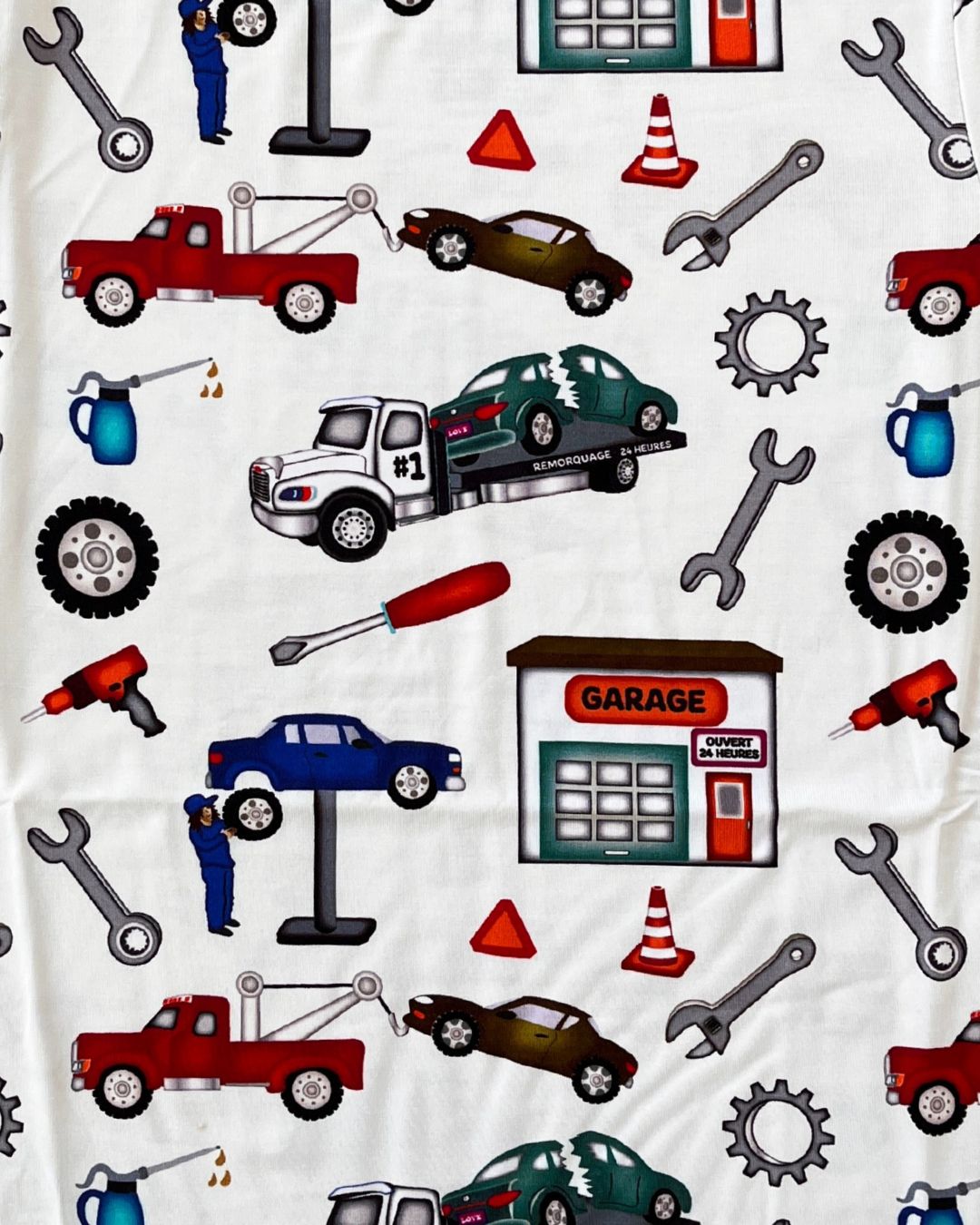 MÉCANICIENS ET AUTOS CASSÉES