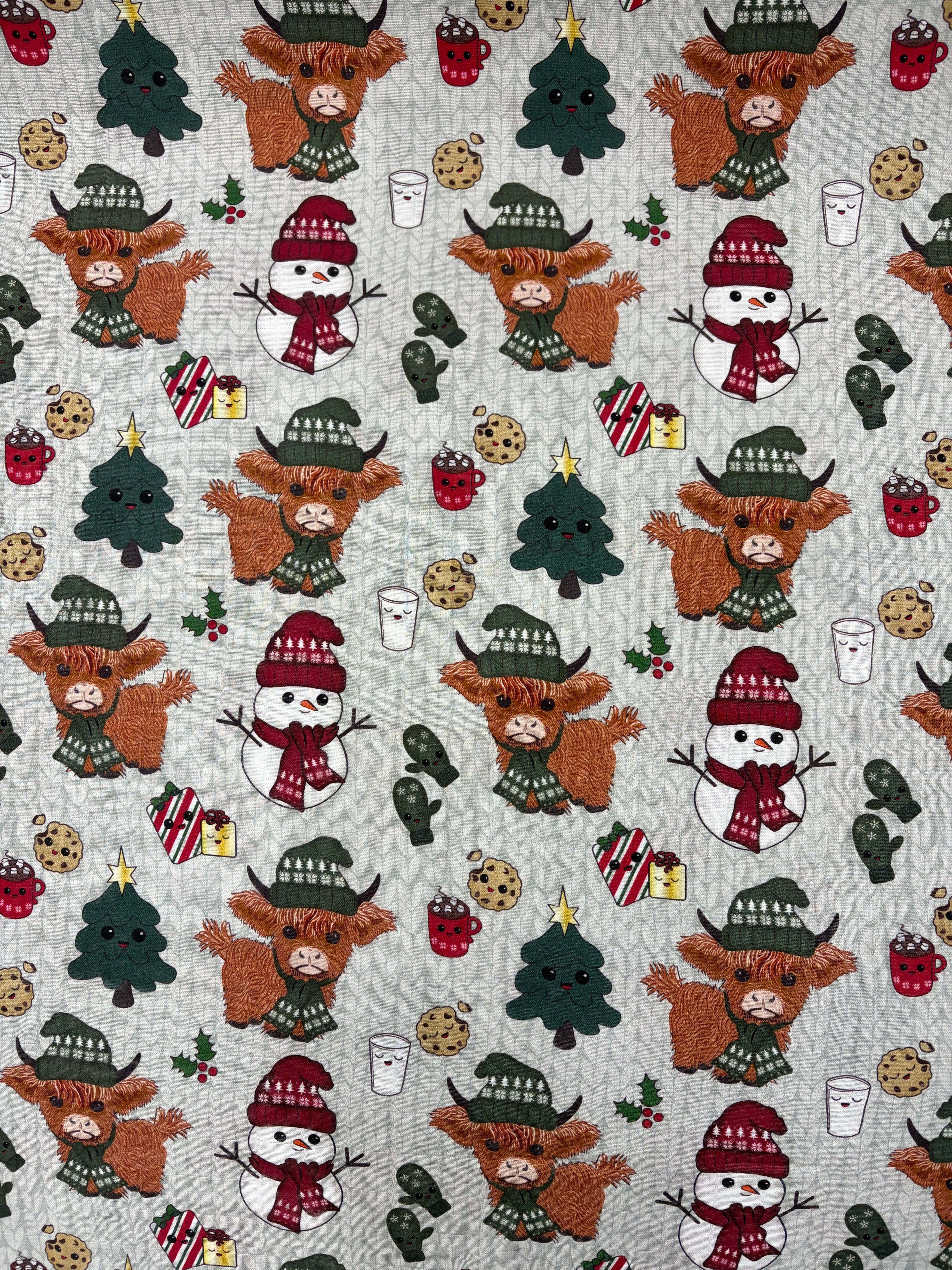 La vache highland et son ami bonhomme de neige