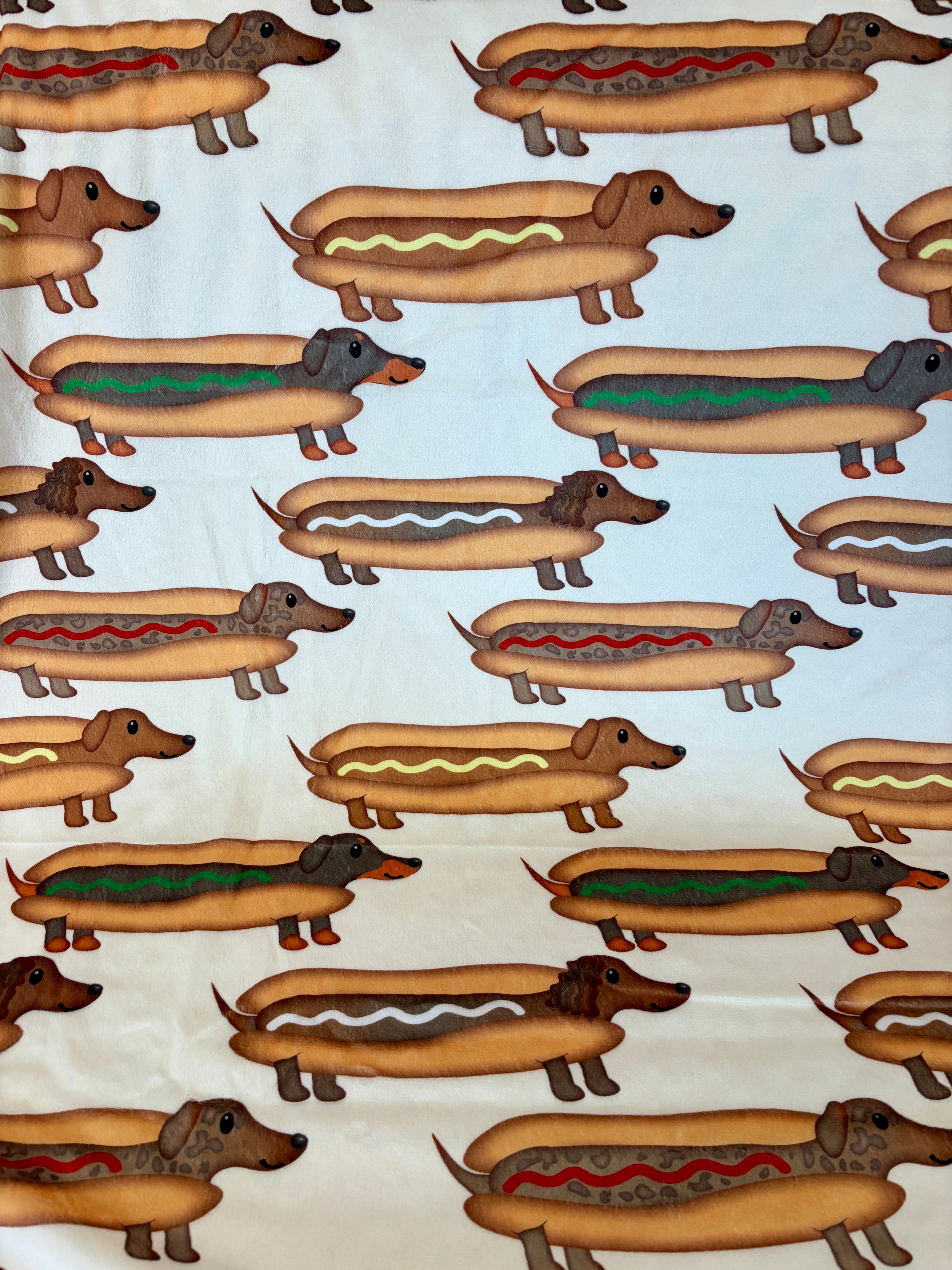 Chiens saucisse déguisés en hot dog