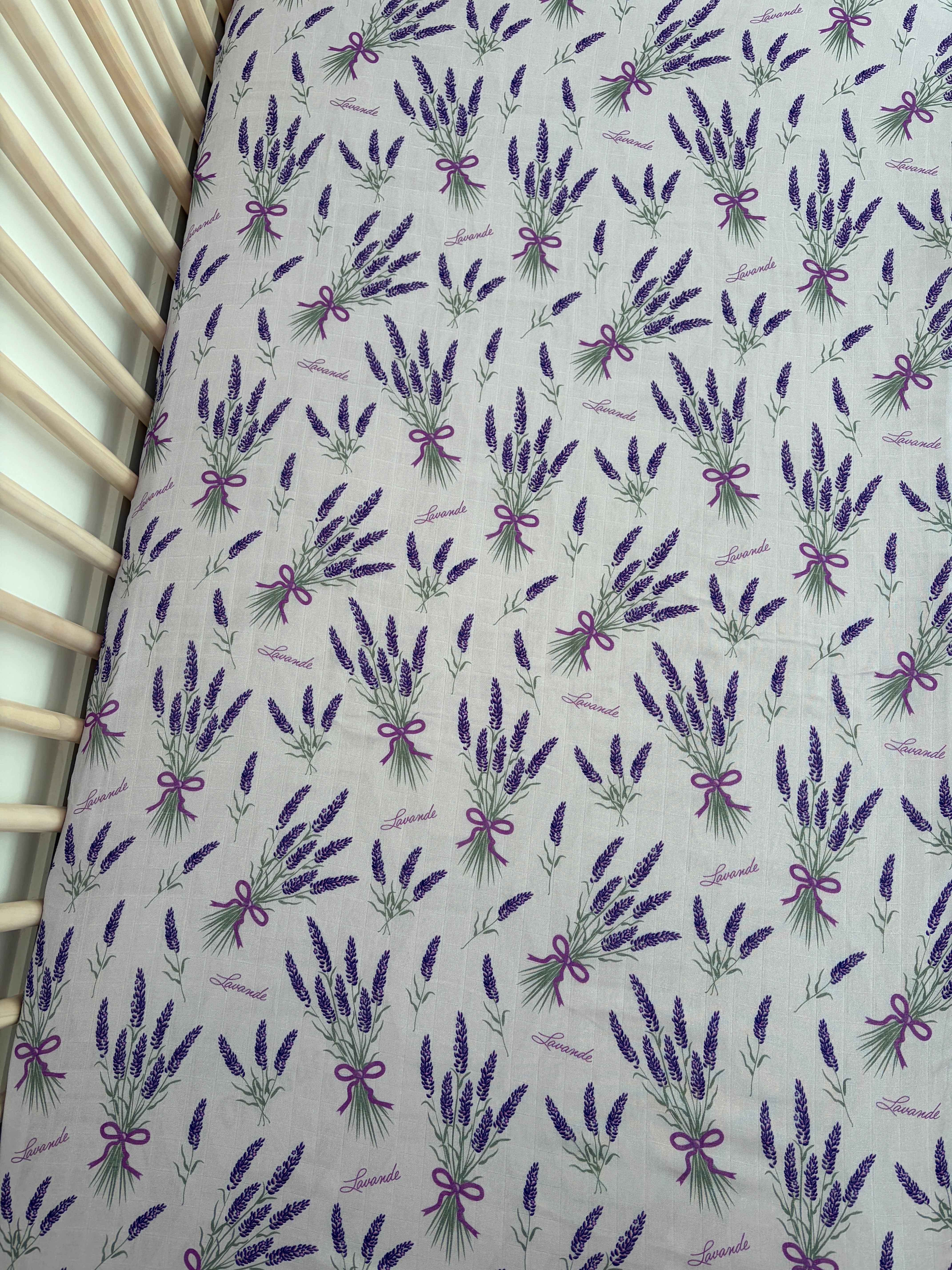 Drap contour pour bassinette en mousseline : Fleurs de lavande lilas