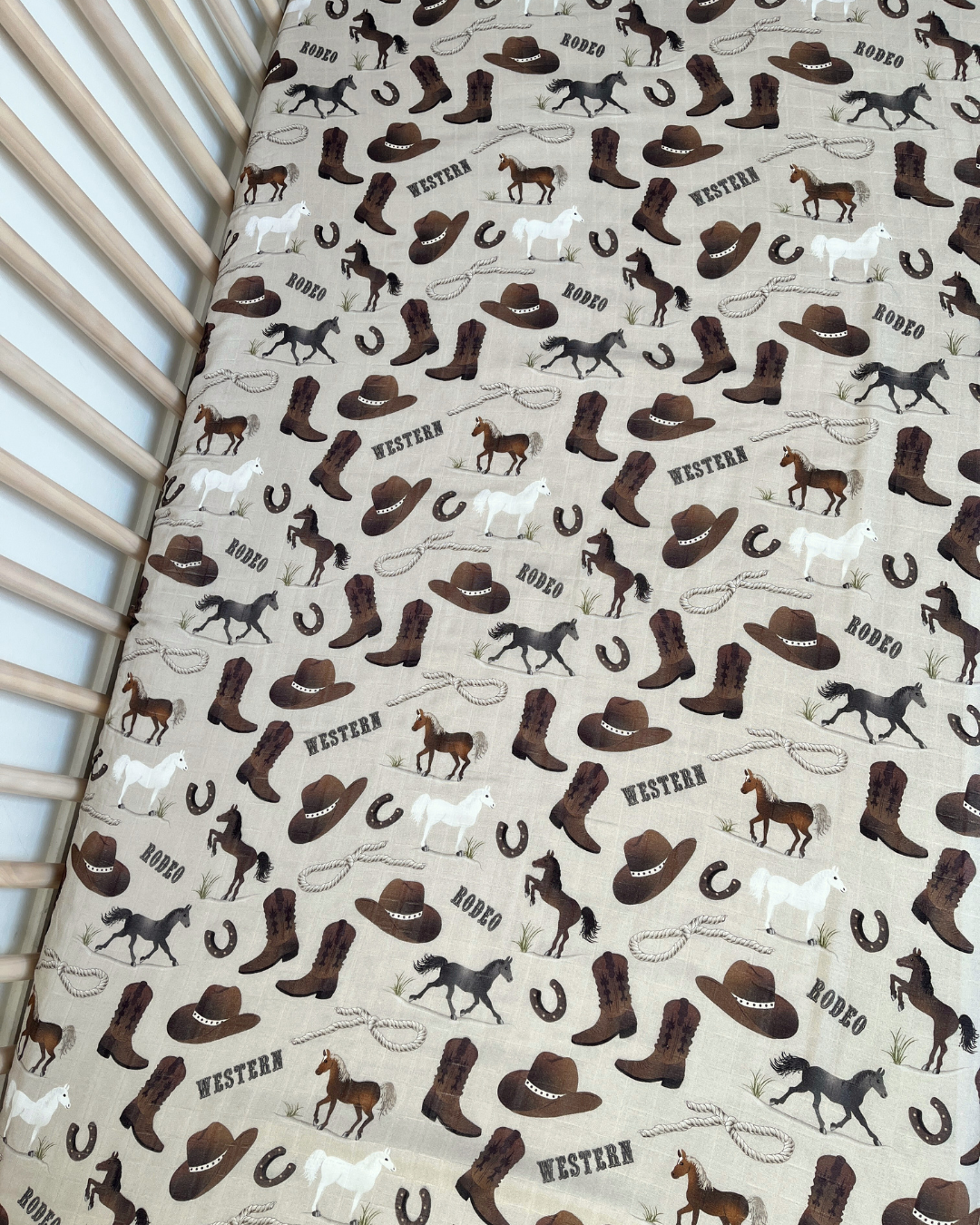 Fitted sheet for bassinet in muslin: Beige Western cowboy