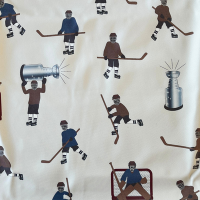 Bavette imperméable avec poche : Joueurs de hockey (bleu vs brun)