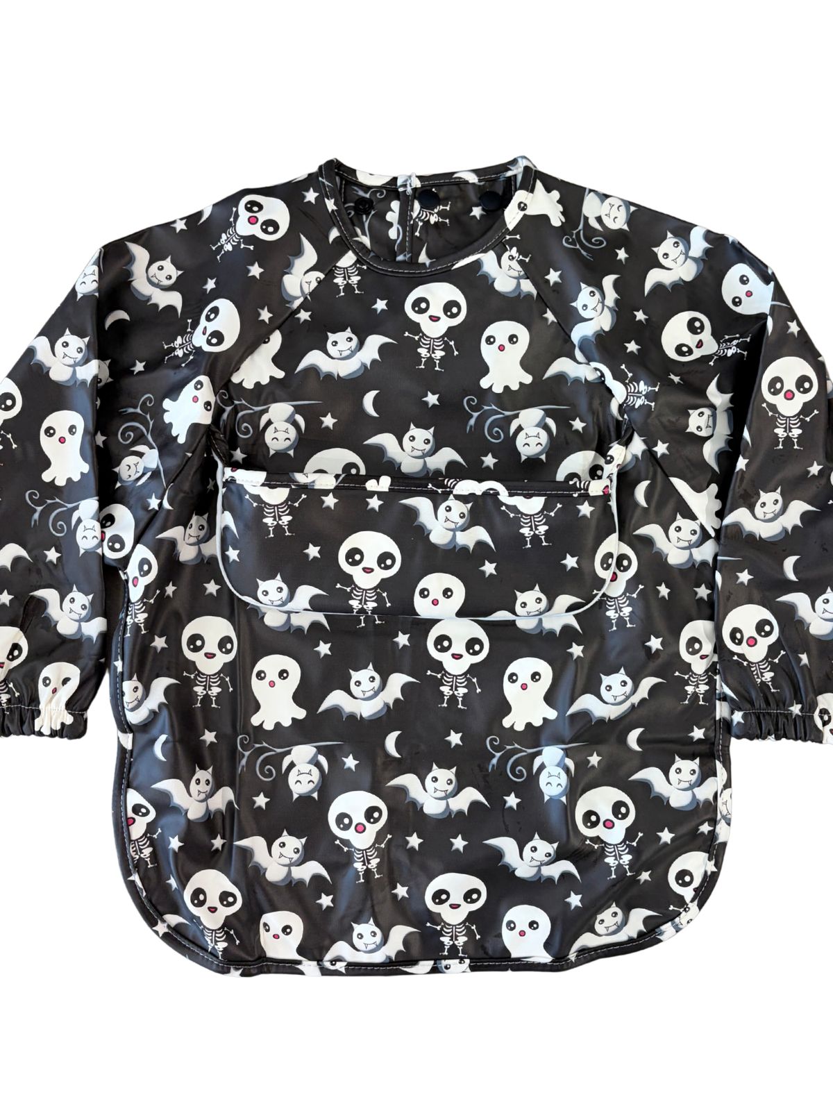 Bavette imperméable à manches longues avec poche : Squelettes drôles, fantômes mignons, chauves-souris coquettes et citrouilles endormies (fond noir)
