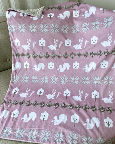 Couverture de bébé : Réconfortante scandinave lapin rose