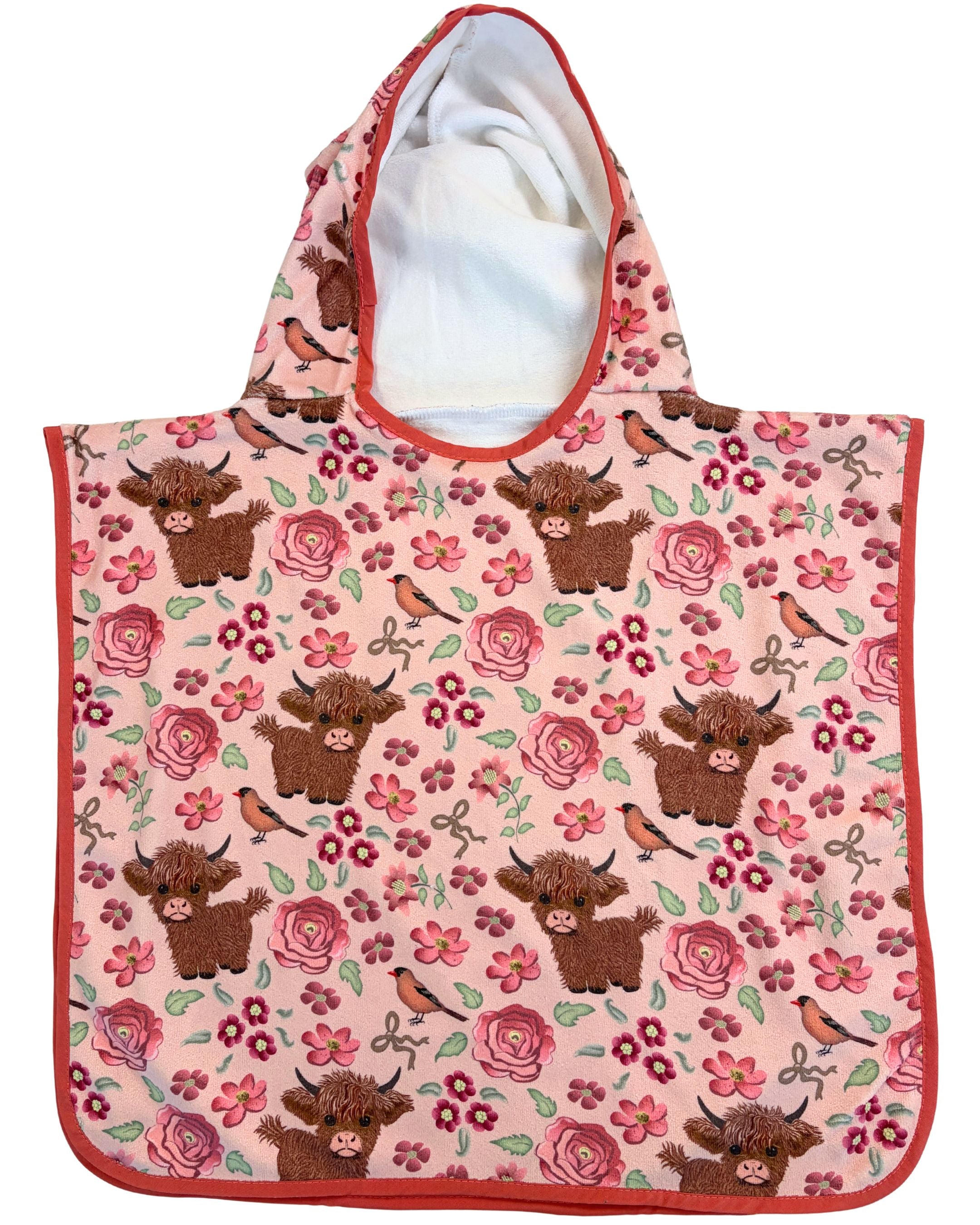 Serviette poncho à capuchon pour bébé (0-18 mois) : Vaches Highland dans un jardin fleuri rose