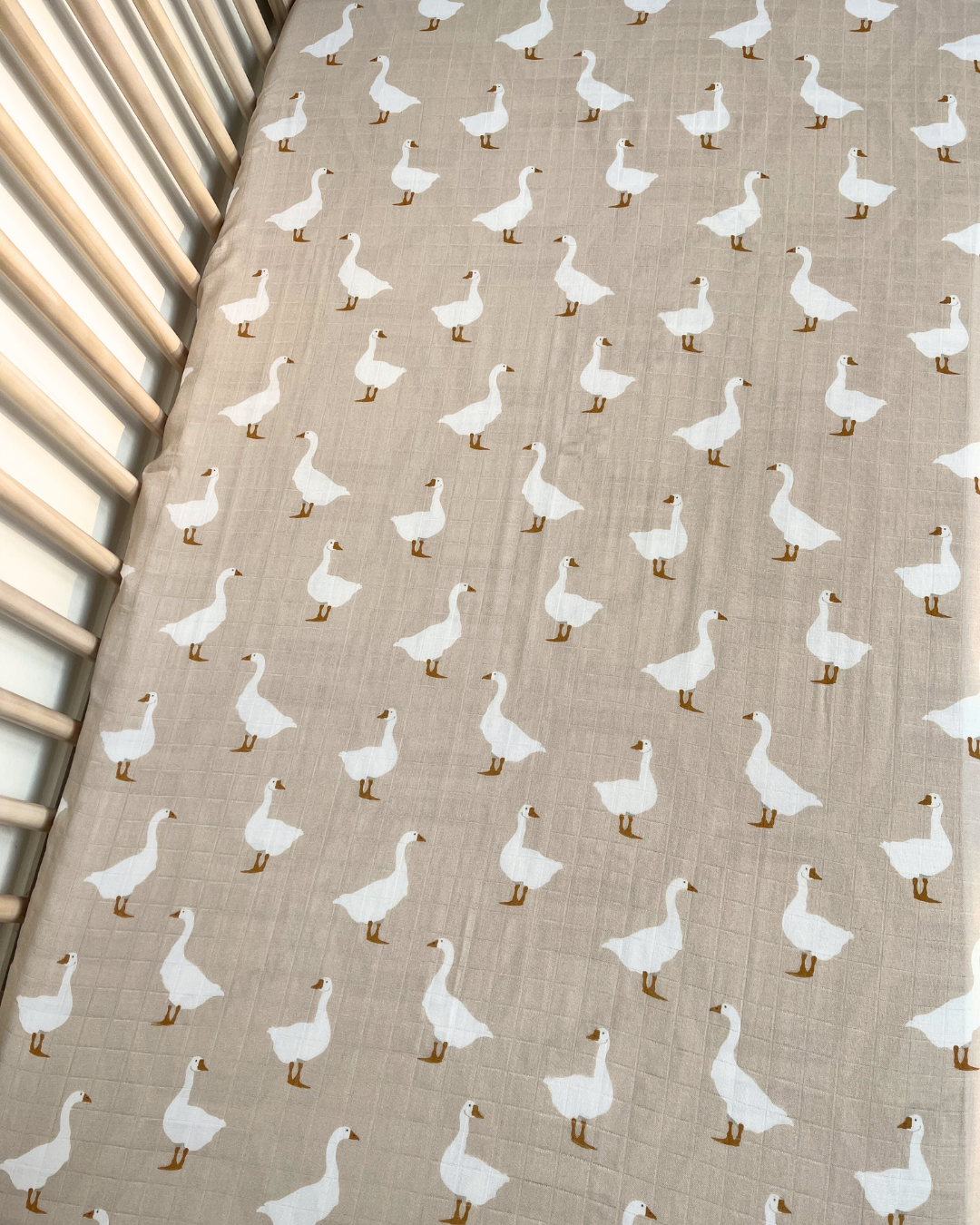 Drap contour pour bassinette en mousseline : Oies adorables
