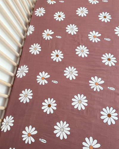 Fitted muslin sheet for bassinet : Daisies BOHO (Earth background)