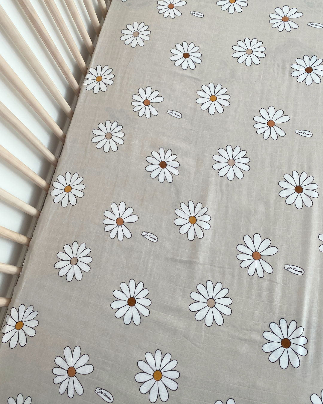 Drap contour pour bassinette en mousseline : Marguerites BOHO (fond crème)