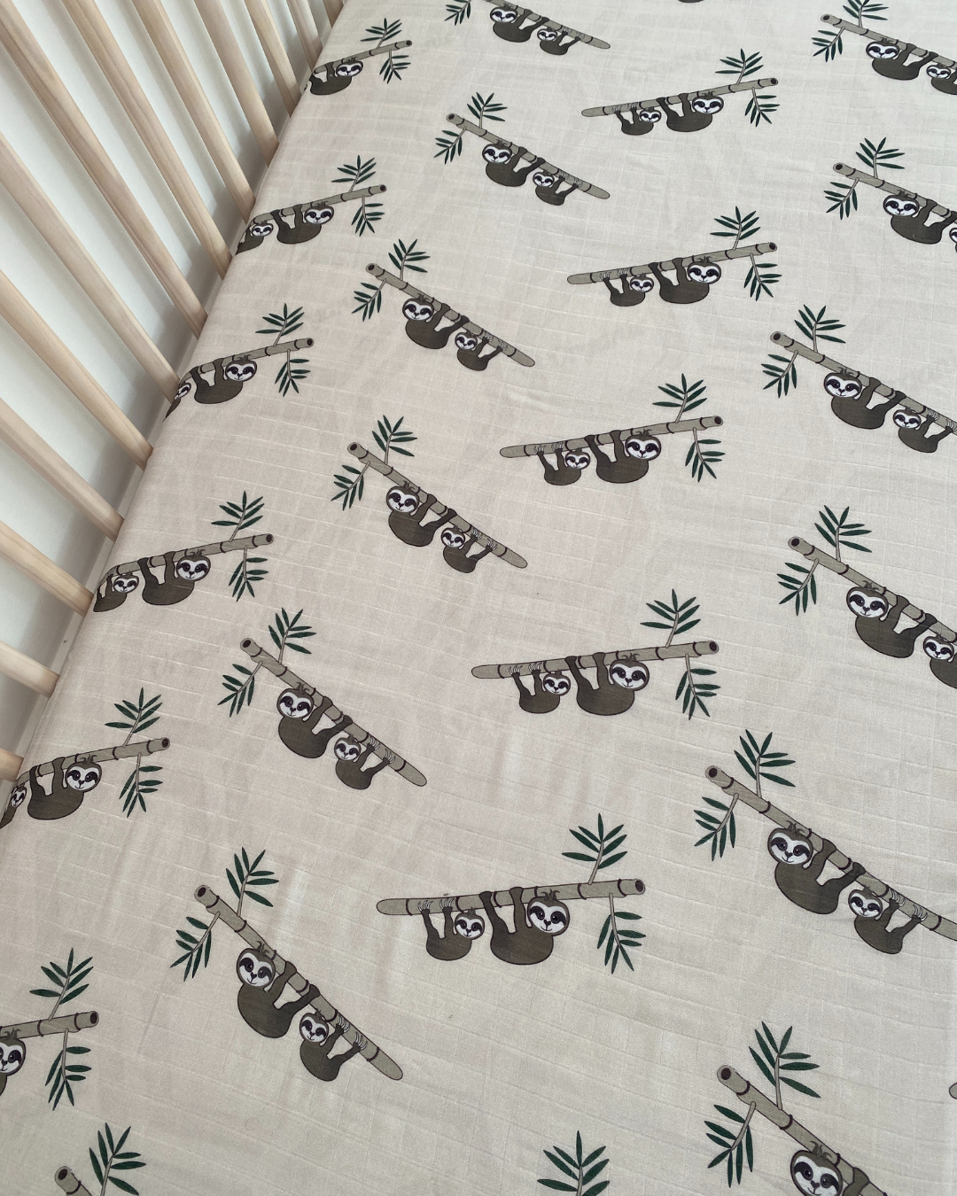 Drap contour pour bassinette en mousseline : Paresseux beige