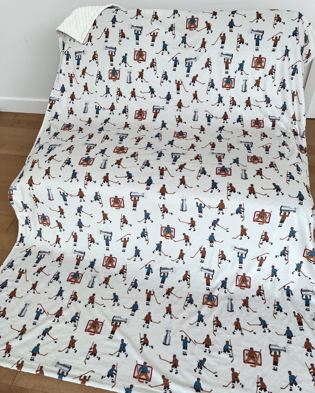 Giant blanket: Hockey players (blue vs brown)