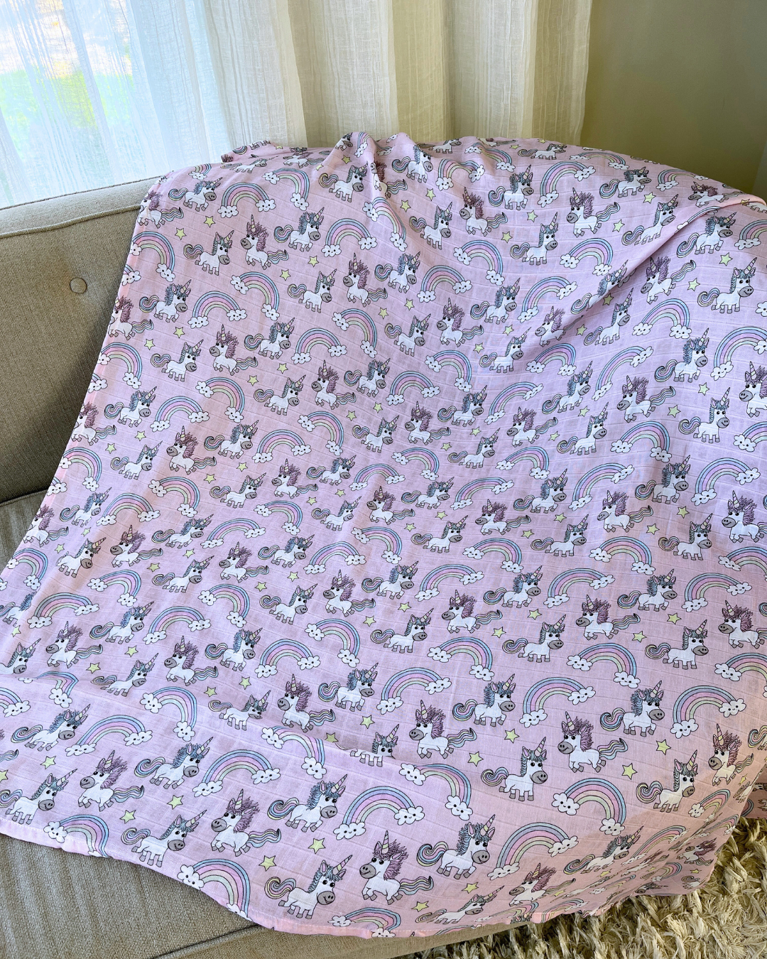 Muslin blanket: Magical unicorns (pink background)