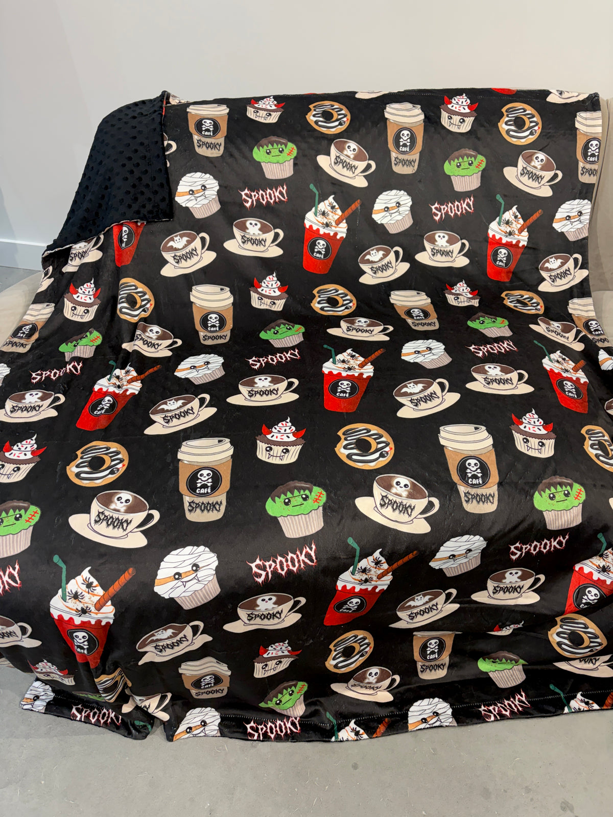 Couverture Moyenne : Spooky café