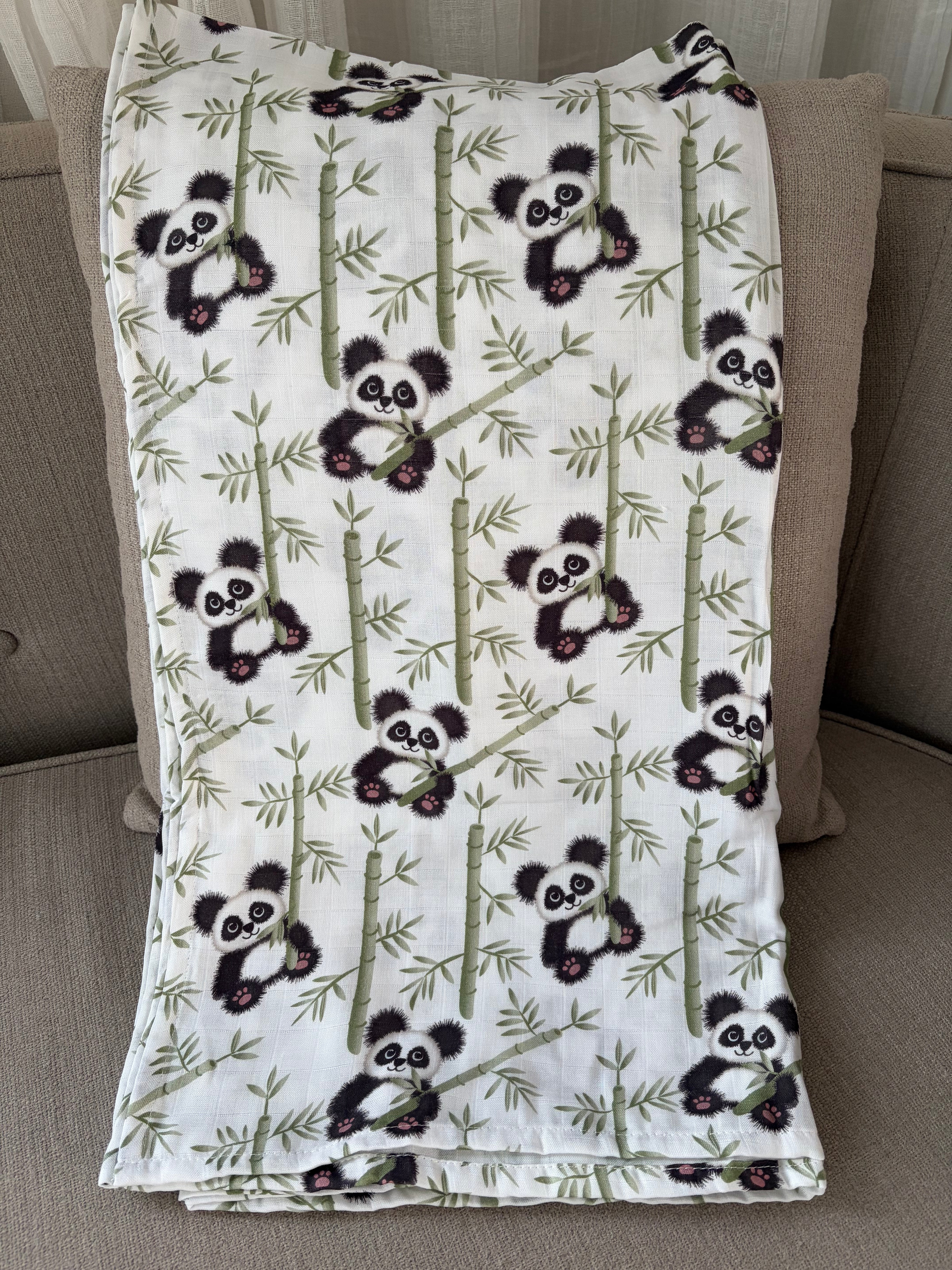 Couverture de mousseline: Pandas dans une forêt de bambous