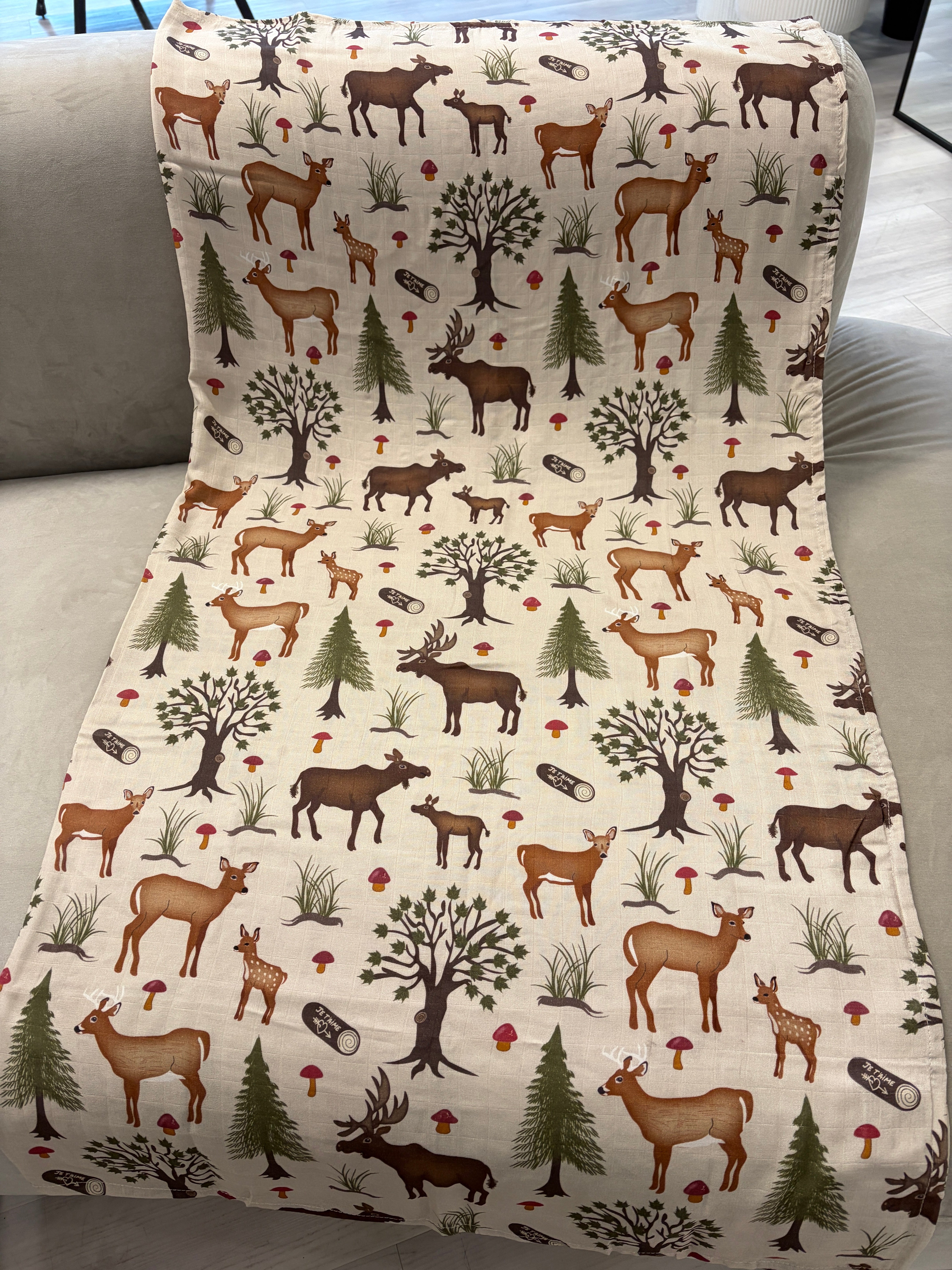 Couverture de mousseline: Chevreuils et orignaux dans la forêt