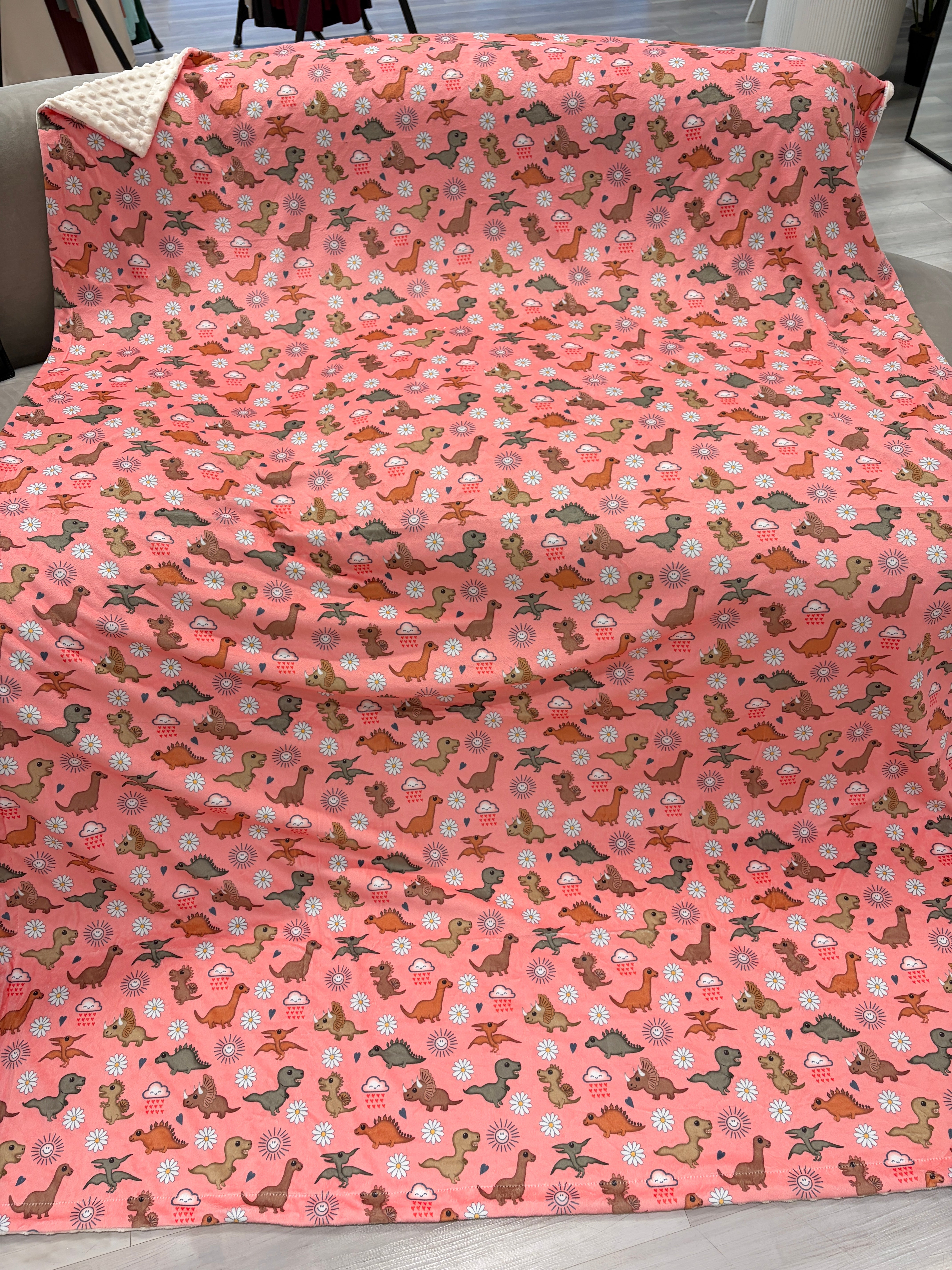 Couverture Géante : Dinosaures adorables (fond corail)