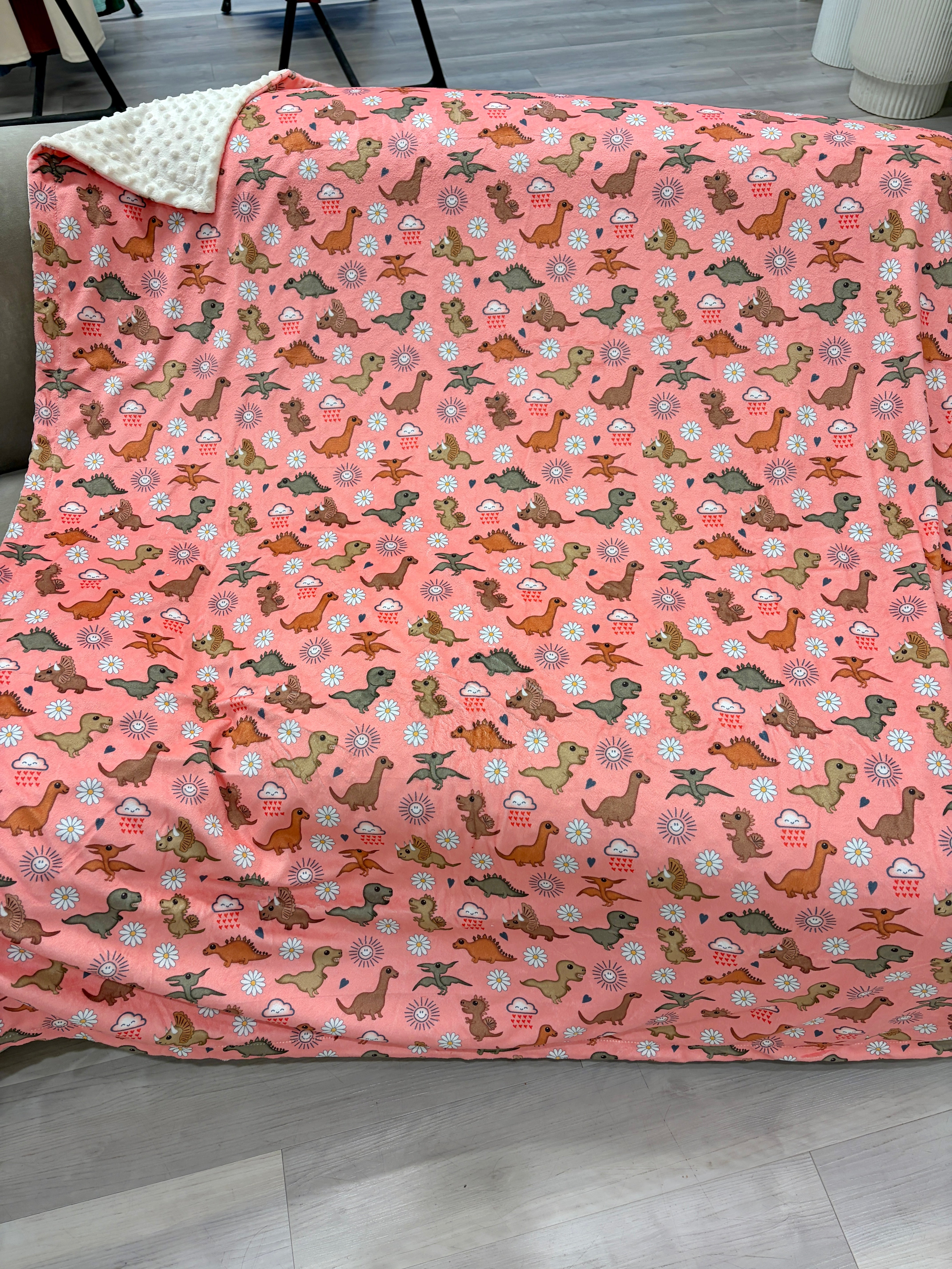 Couverture Moyenne : Dinosaures adorables (fond corail)