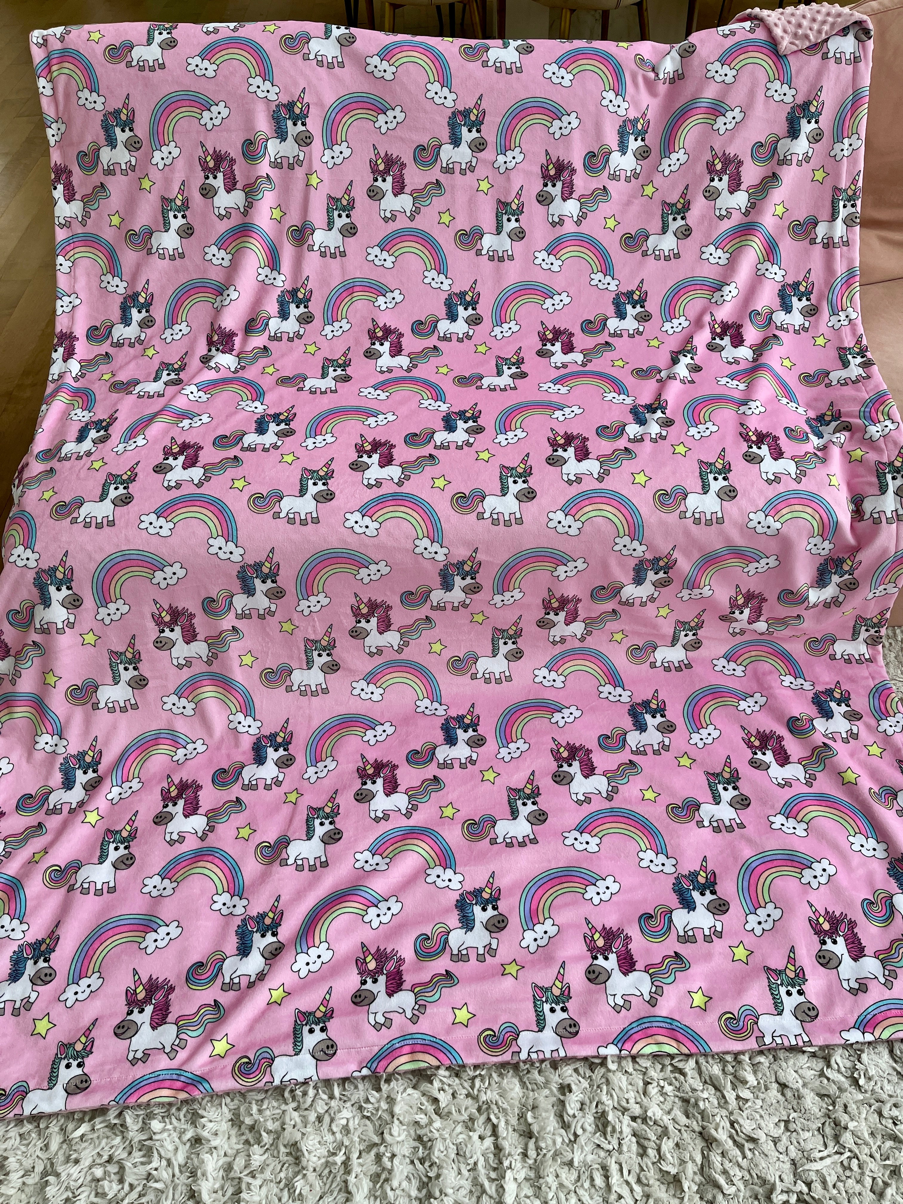 Couverture Géante : Les licornes magiques (fond rose)