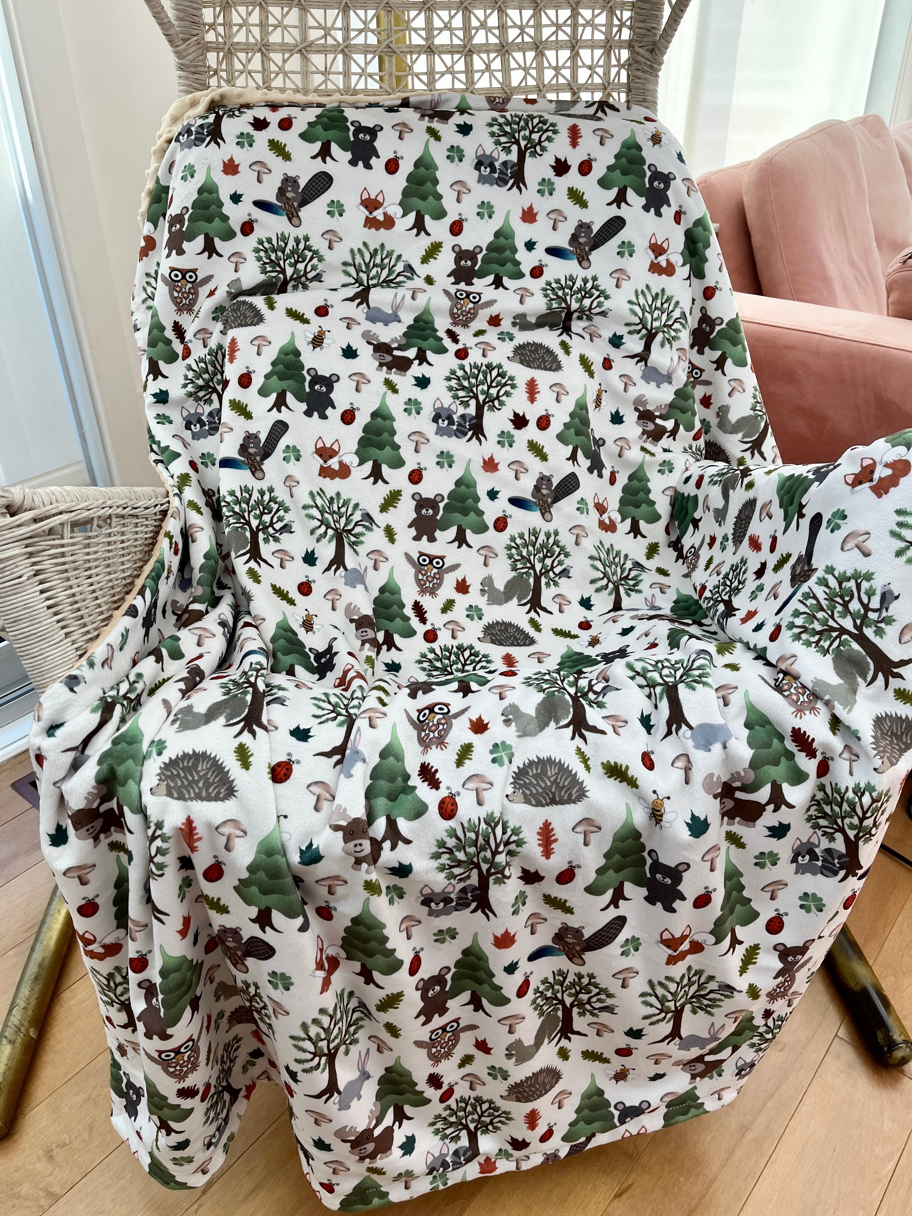 Couverture Moyenne : Animaux de la forêt joyeux