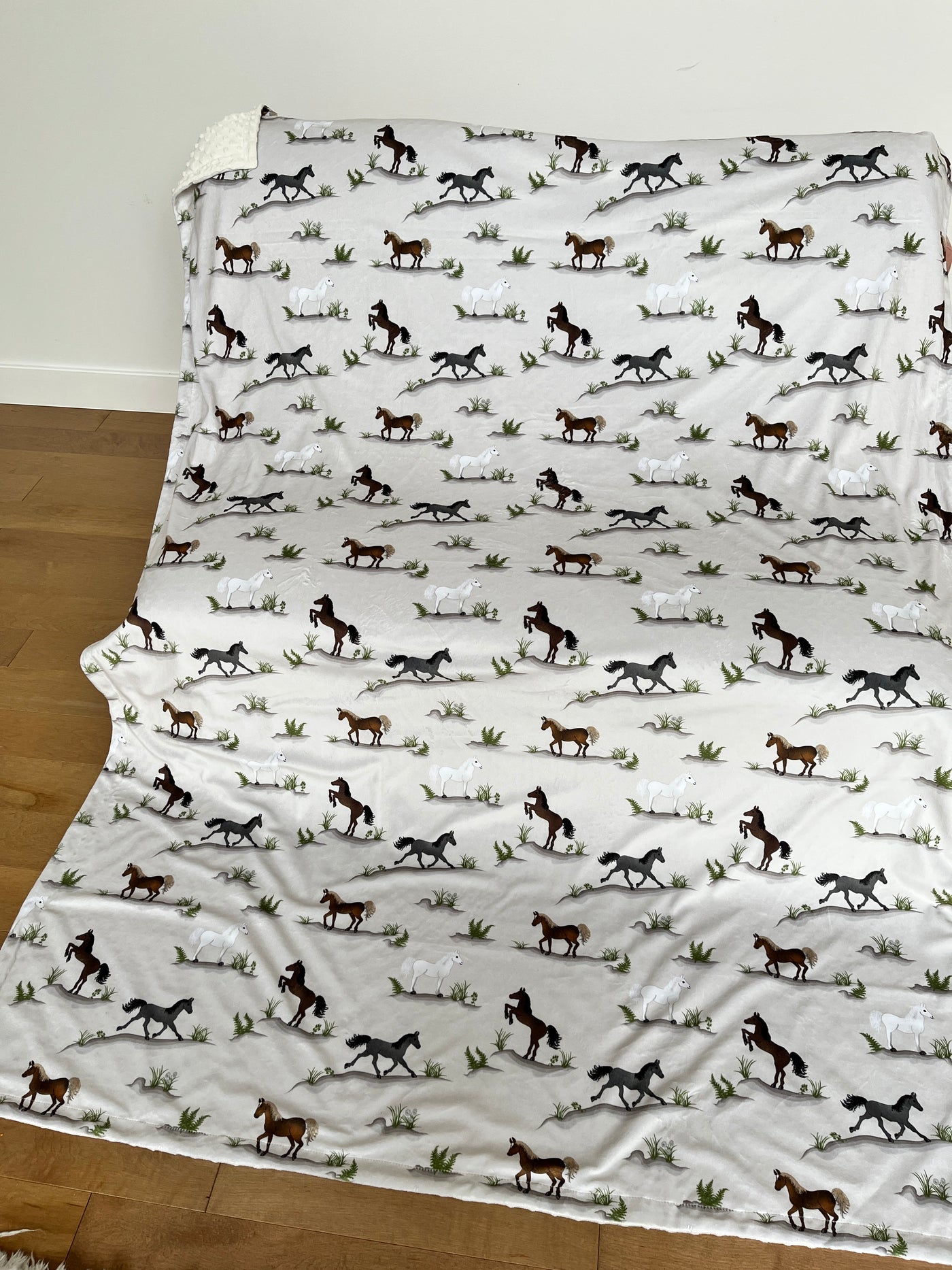 Giant blanket: Horses in the meadow