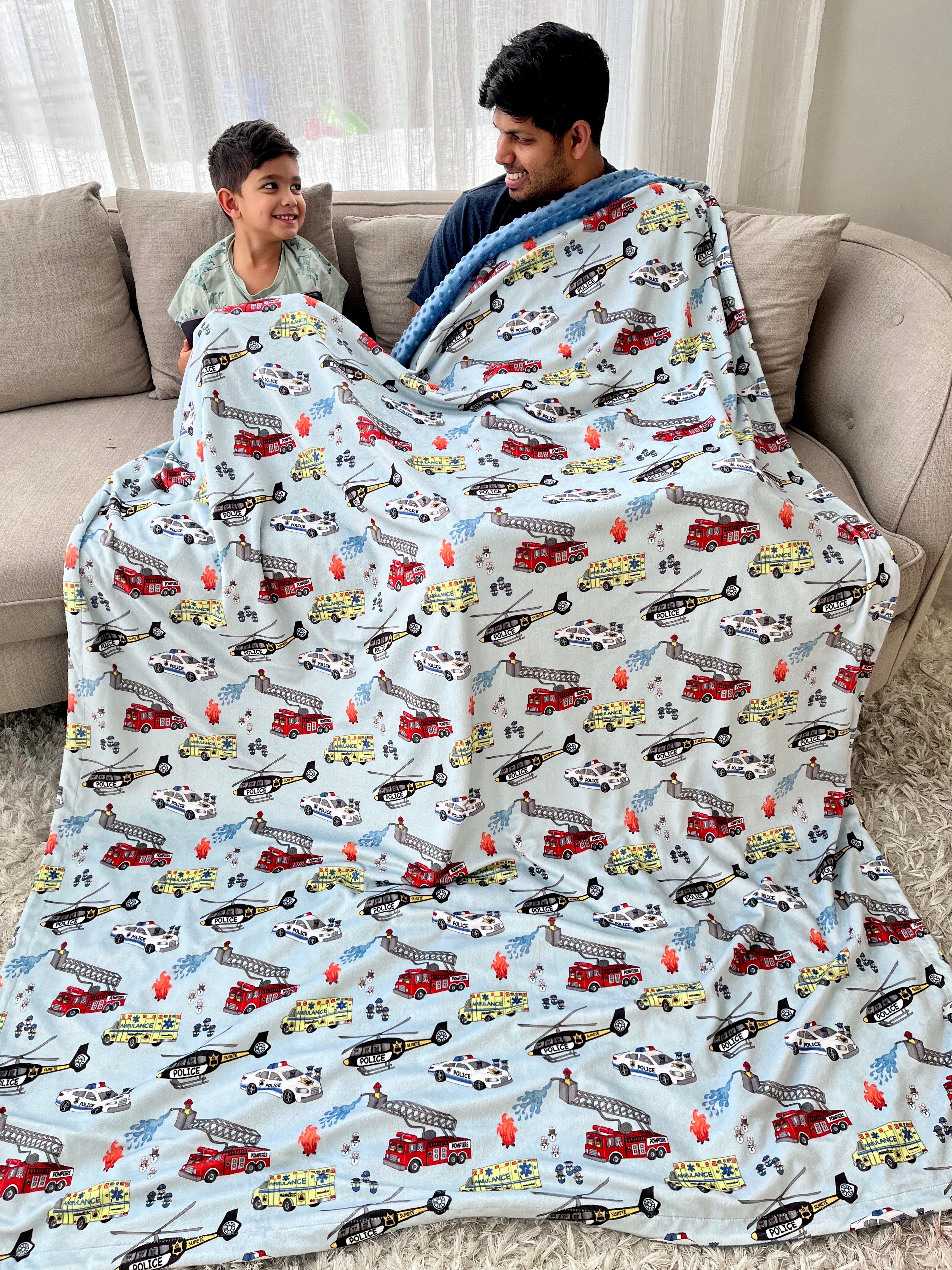 Couverture Géante : Les Héros (polices, ambulances, camions de pompier, hélicoptères)