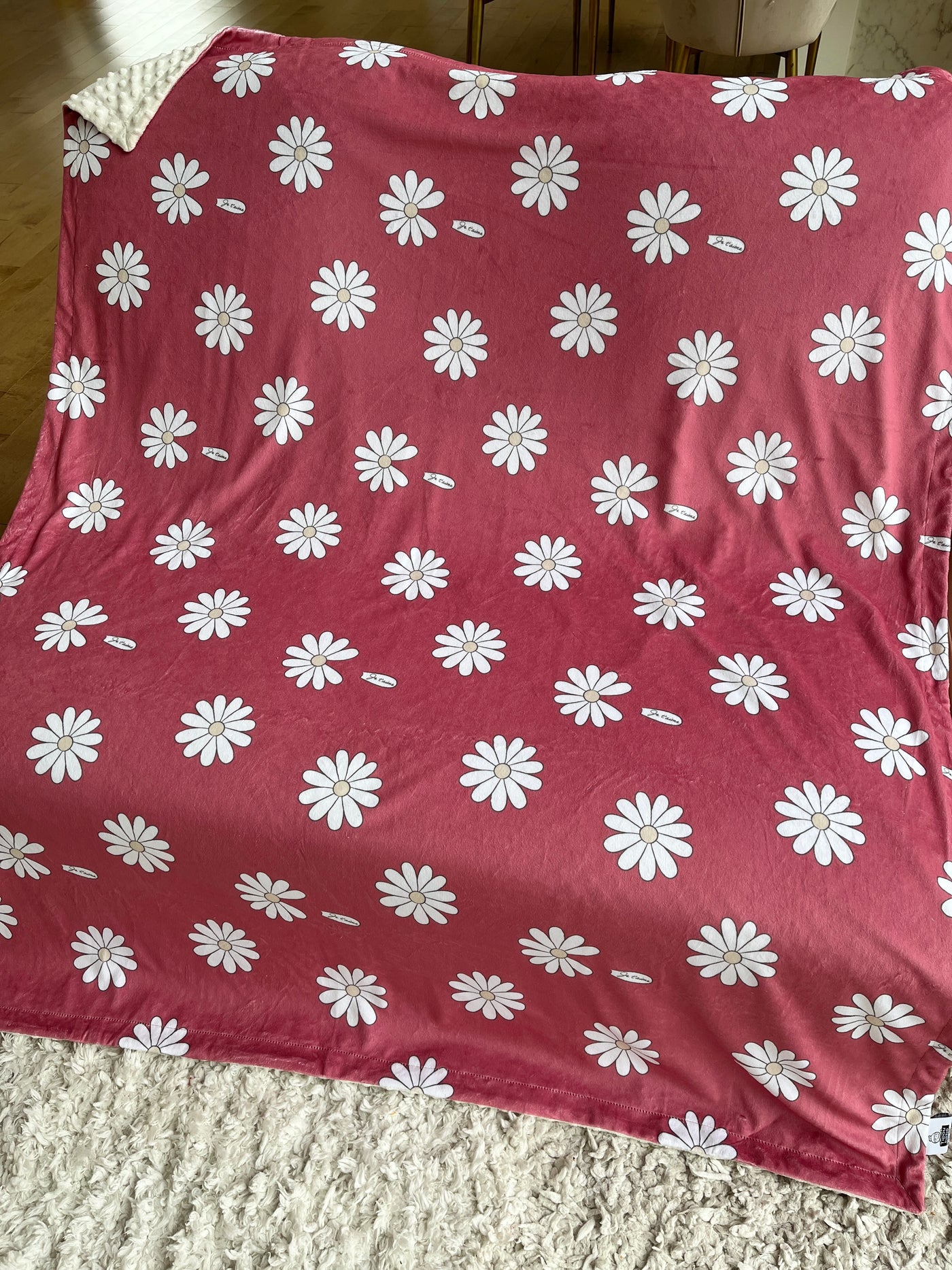 Average Coverage: BOHO Daisies (raspberry background)