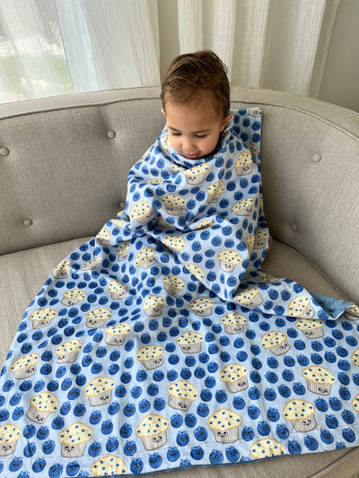 Baby blanket: Saguenay Lac-Saint-Jean blueberry party