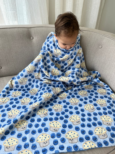 Baby blanket: Saguenay Lac-Saint-Jean blueberry party