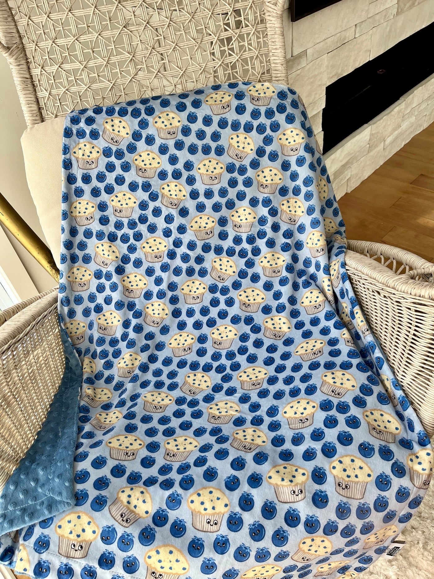 Baby blanket: Saguenay Lac-Saint-Jean blueberry party