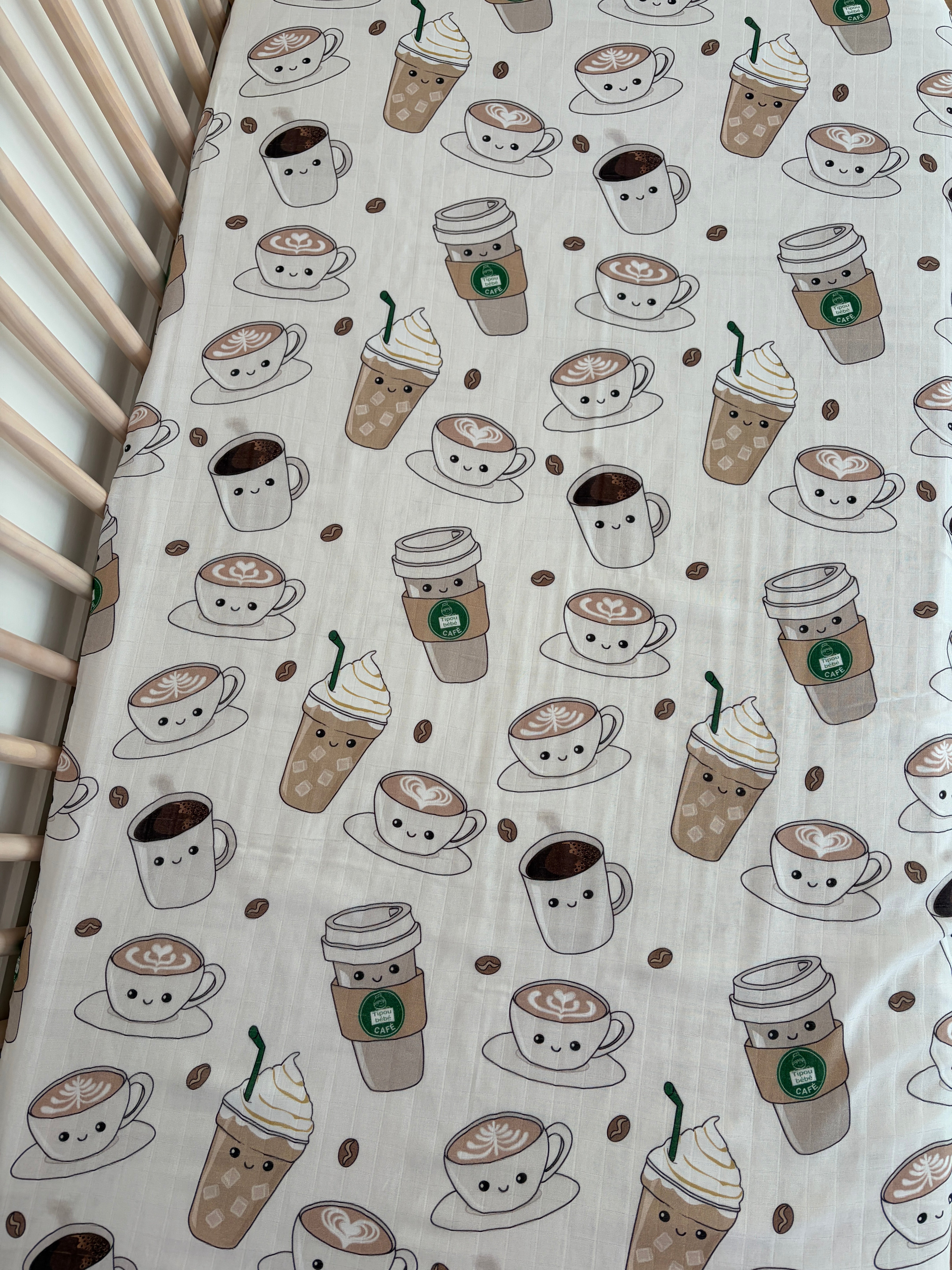 Drap contour pour bassinette en mousseline : Tipou Bébé Café (fond crème)