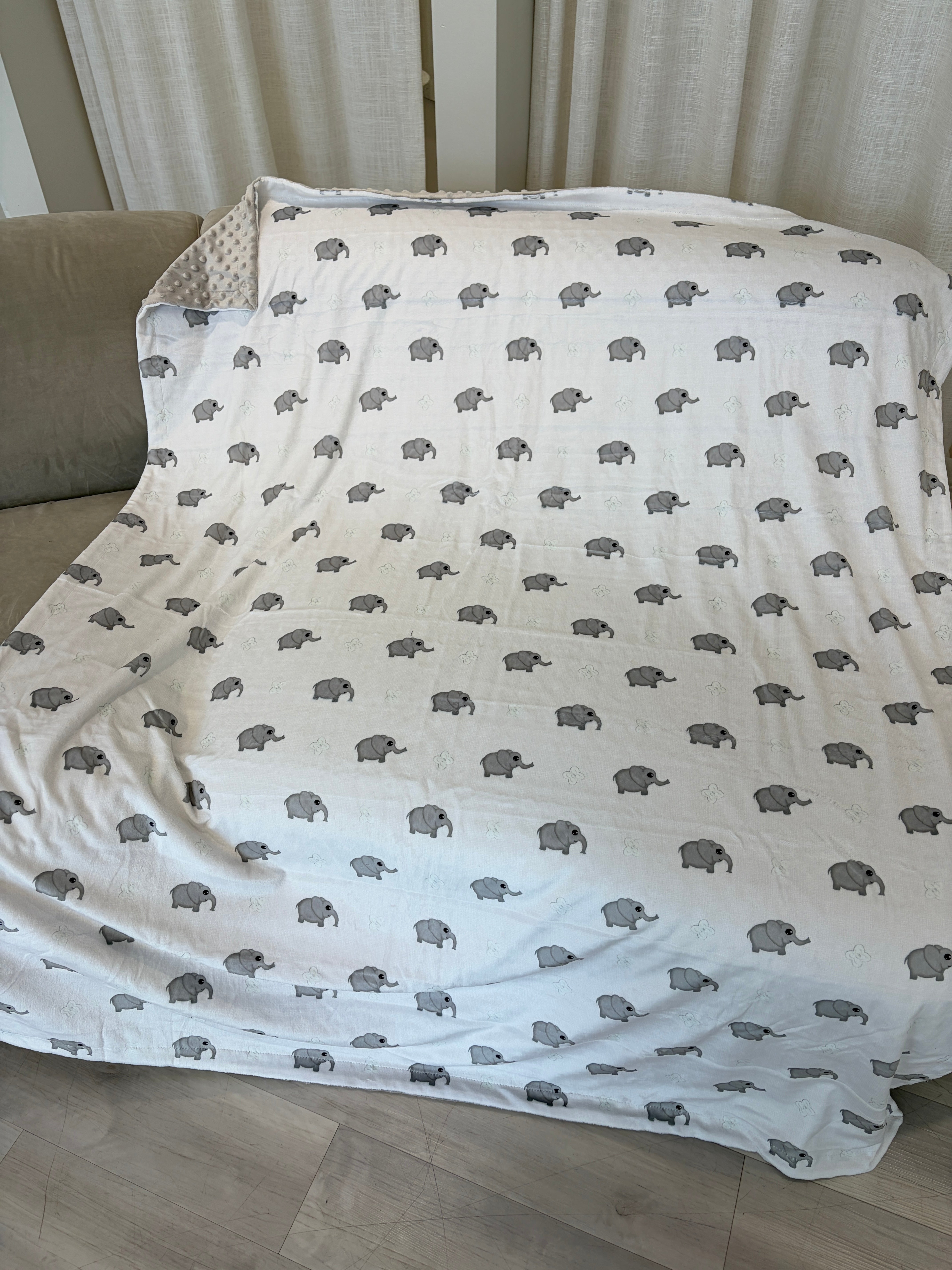 Couverture Moyenne : Éléphants mignons