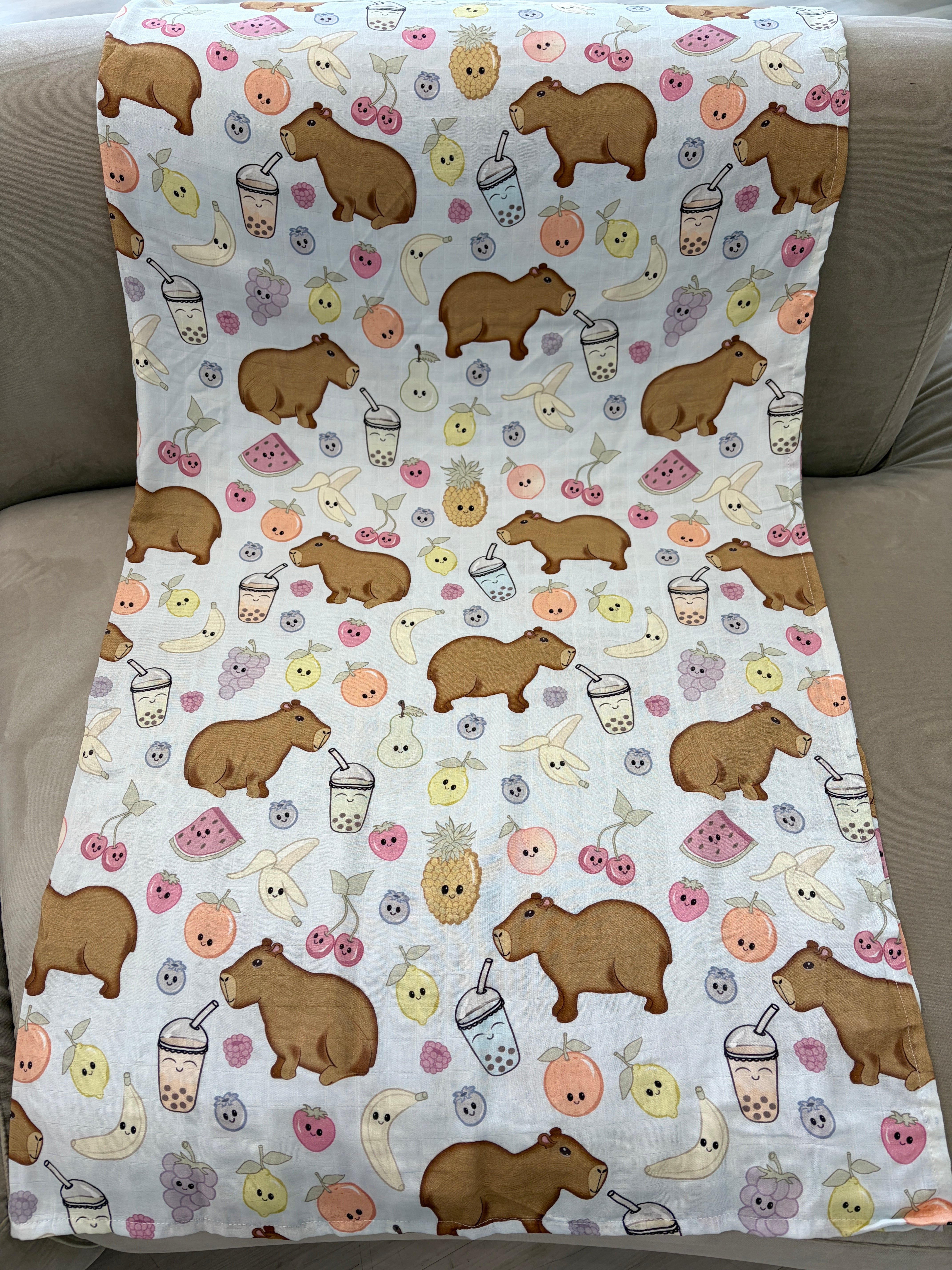 Couverture de mousseline: Capybaras, thé aux bulles et fruits