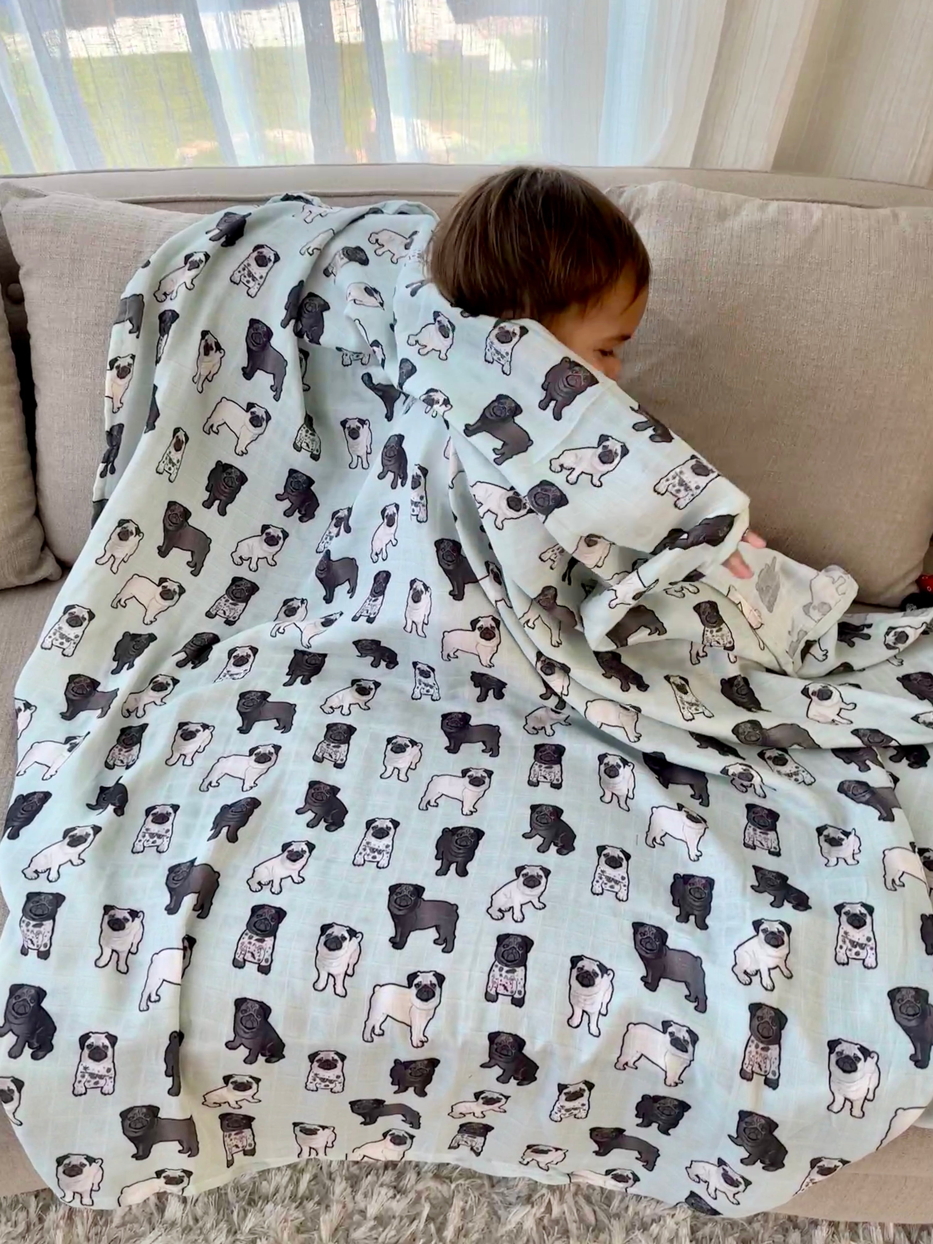 Mussel cover: Lovely Pugs (Pale turquoise)