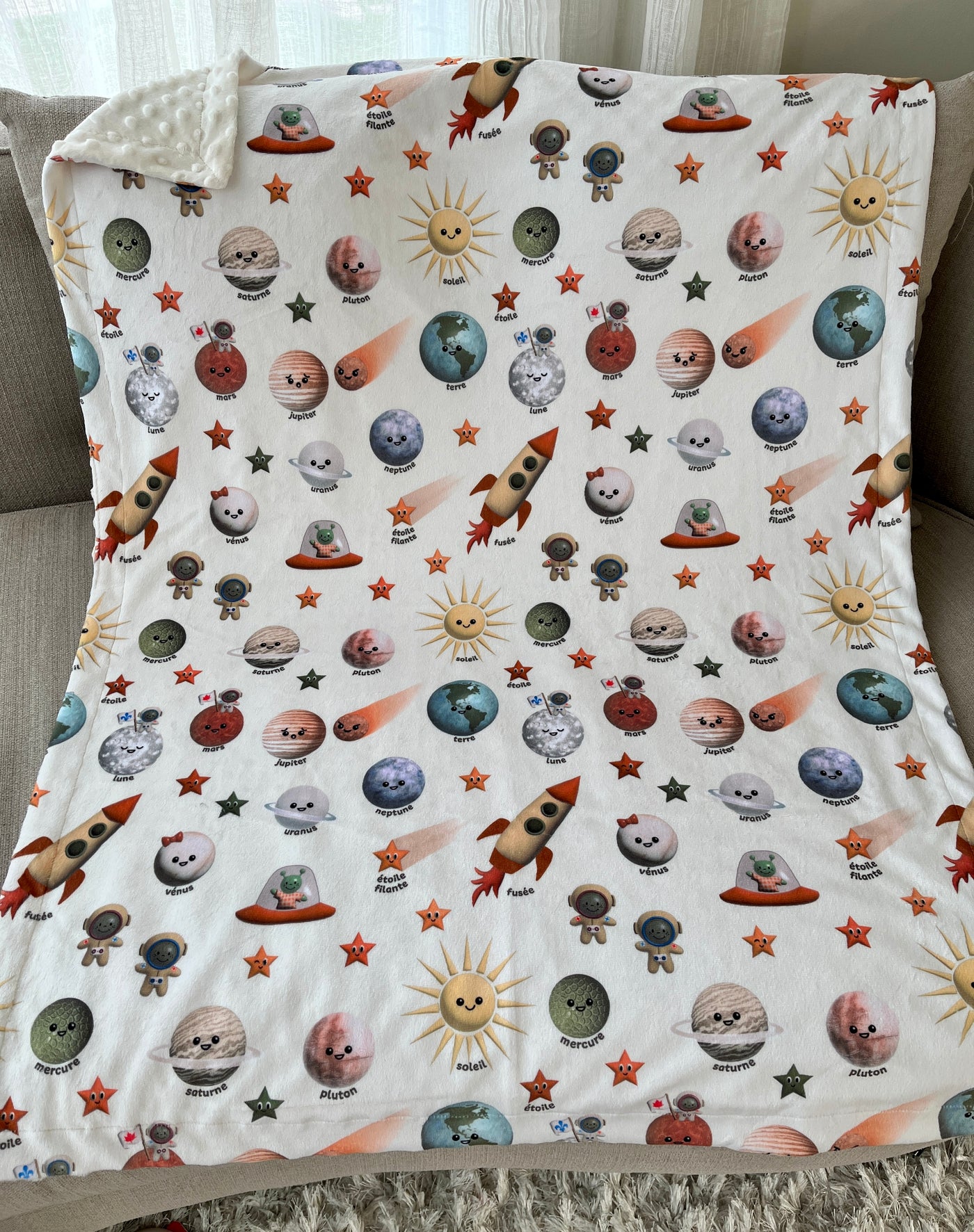 Baby blanket: Cream background space