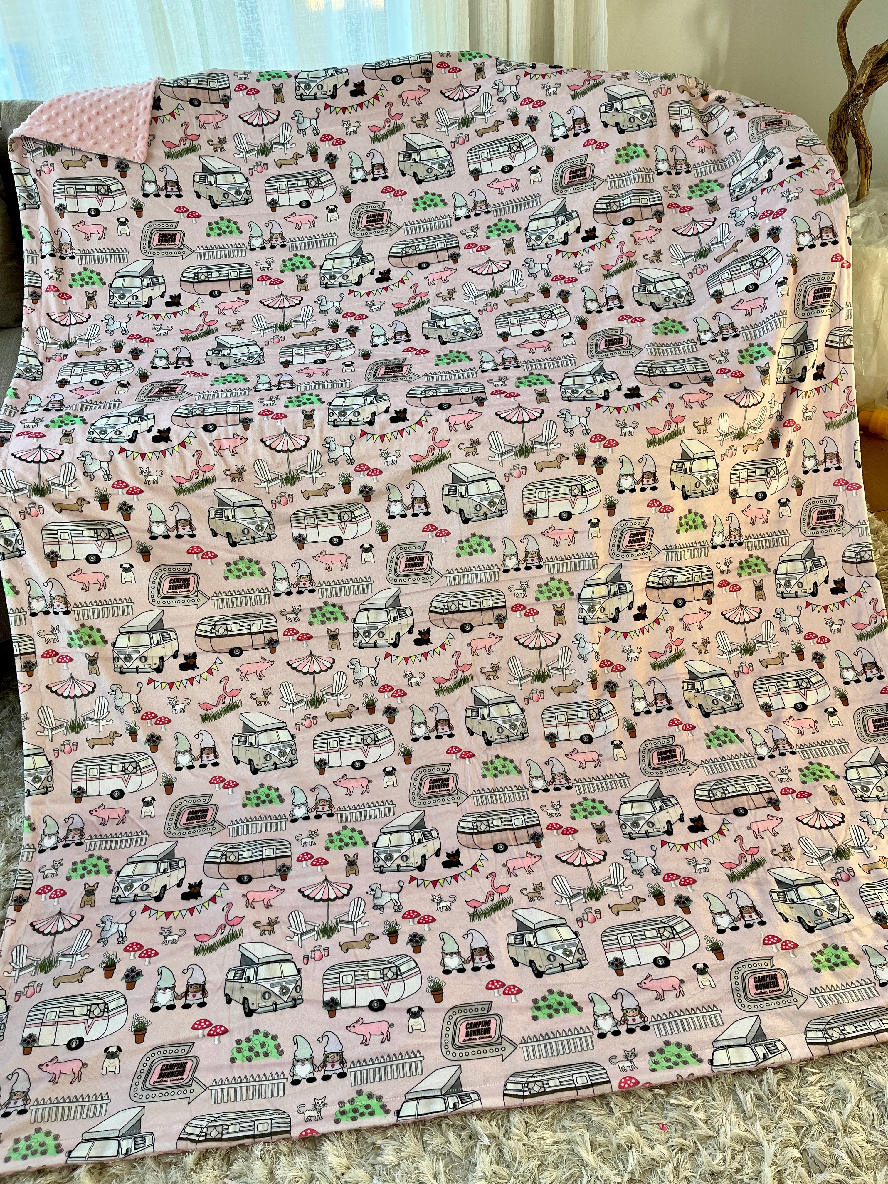Couverture Géante : Camping bonheur rose