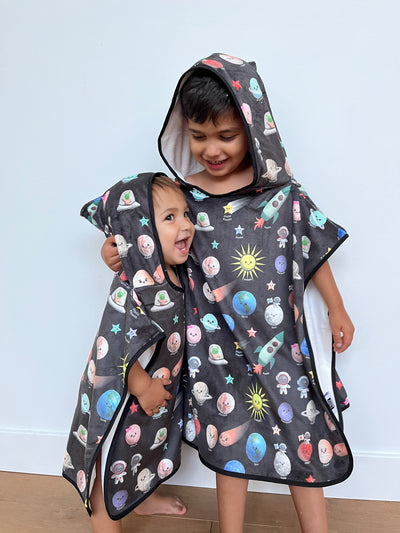 Hooded towel for baby (0-18 months): Space black background