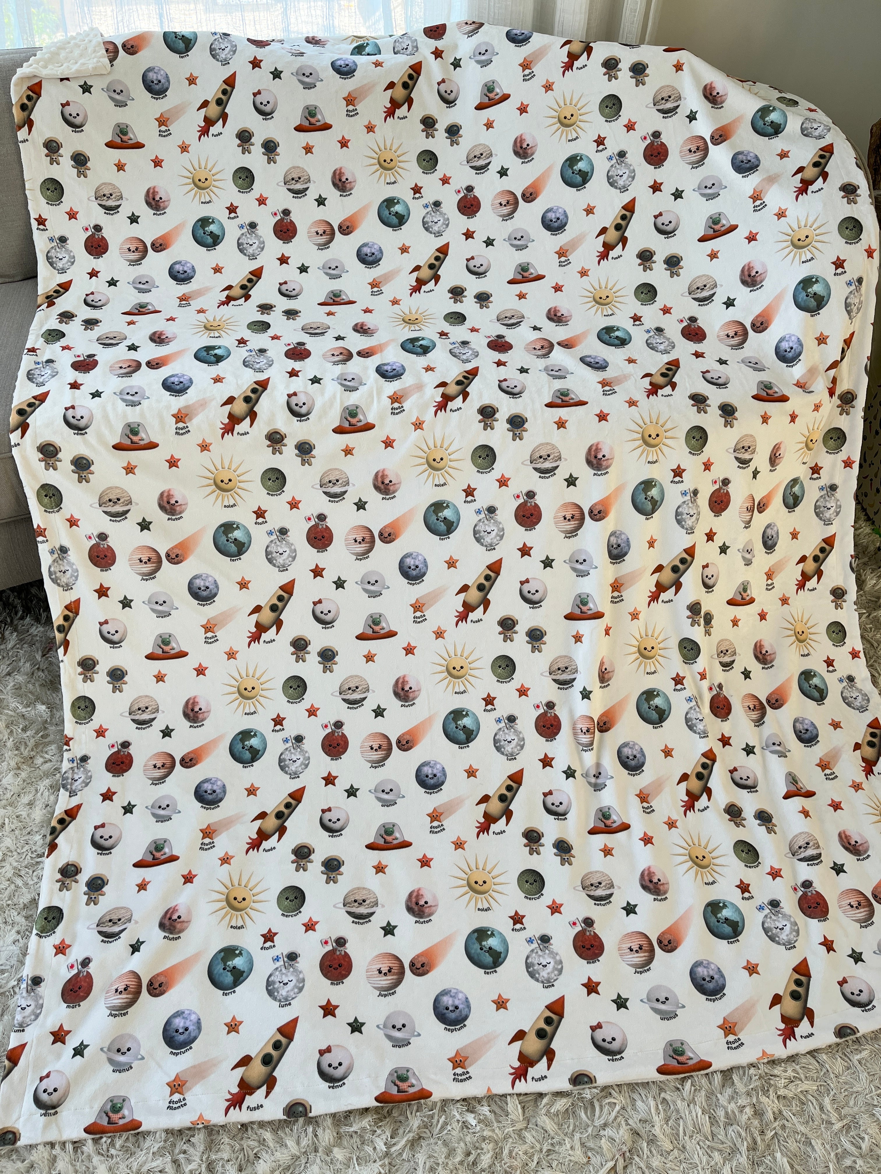 Couverture Géante : Espace fond crème