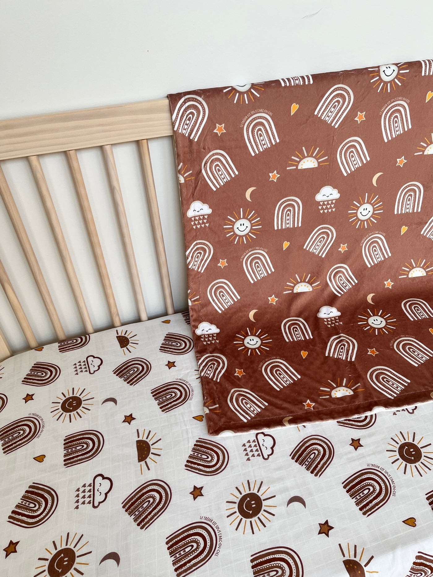 Fitted sheet for crib in muslin: Radiant Sun BOHO (cream background)