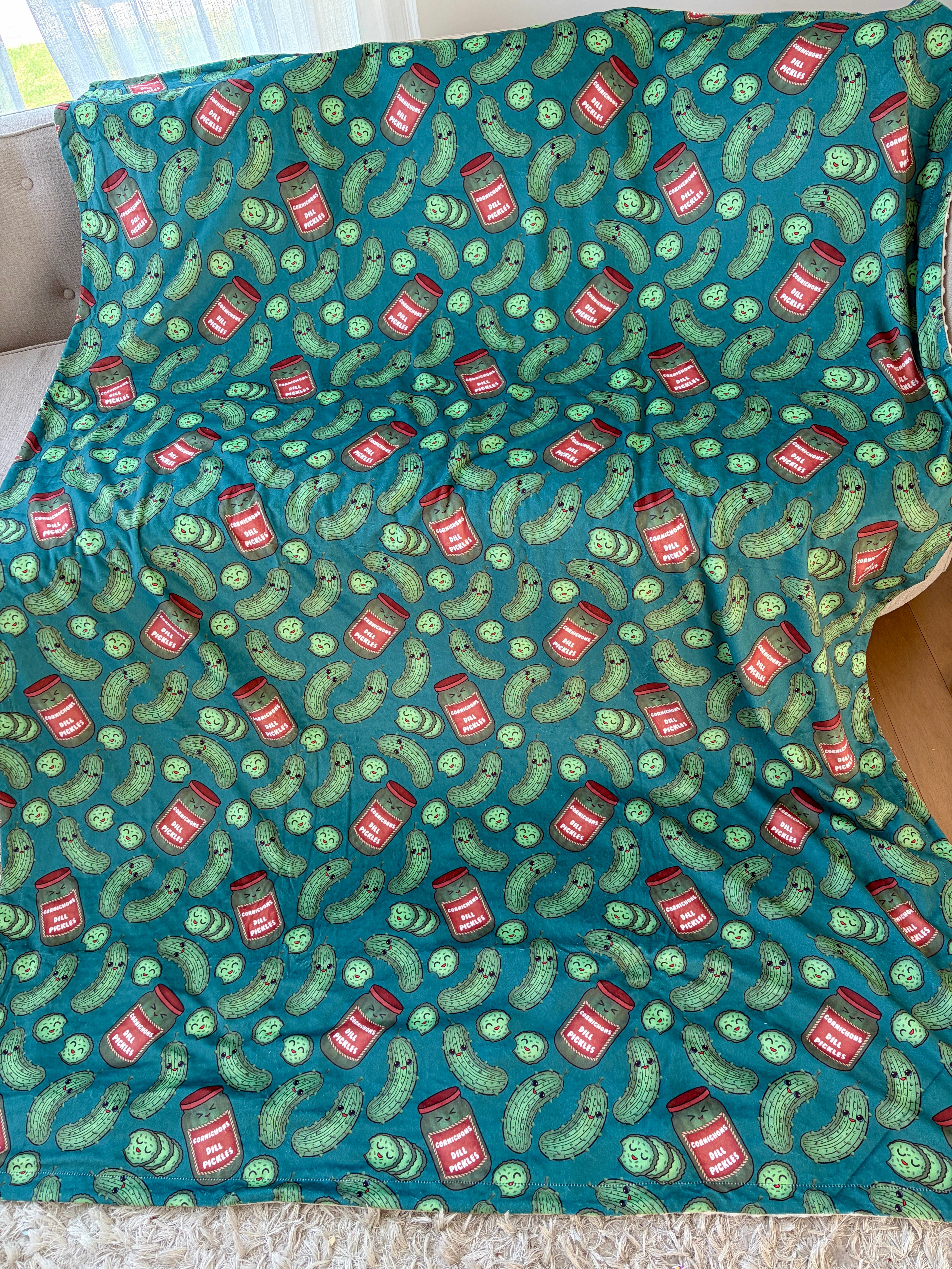 Couverture Géante : Invasion des cornichons pickles (fond sarcelle)