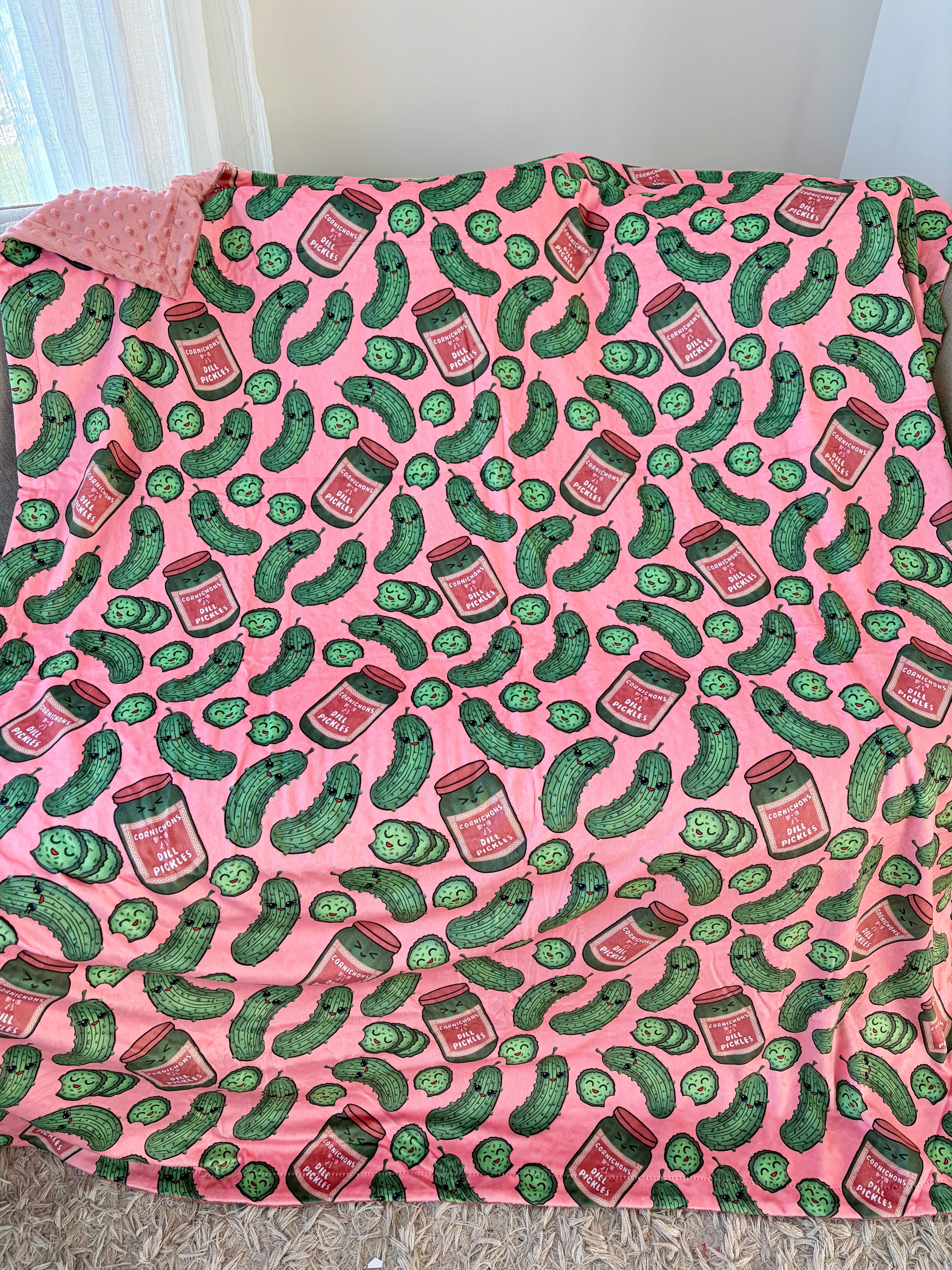 Couverture Moyenne : Invasion des cornichons pickles (fond rose)