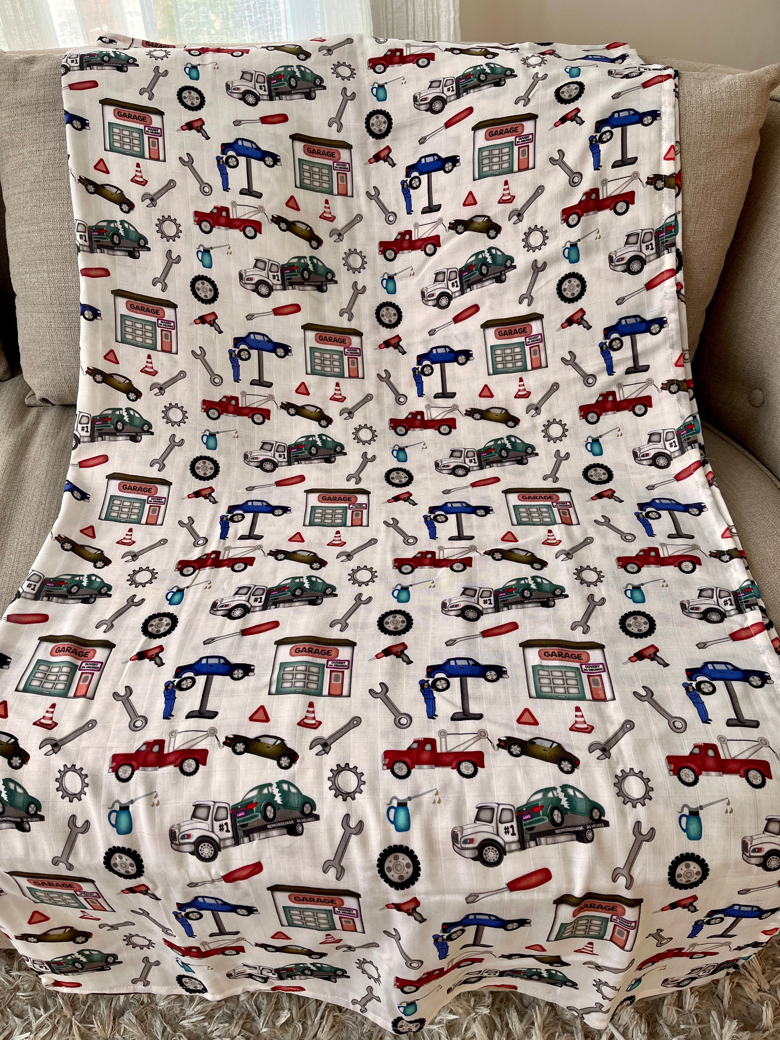 Couverture de mousseline: Mécaniciens et autos cassées