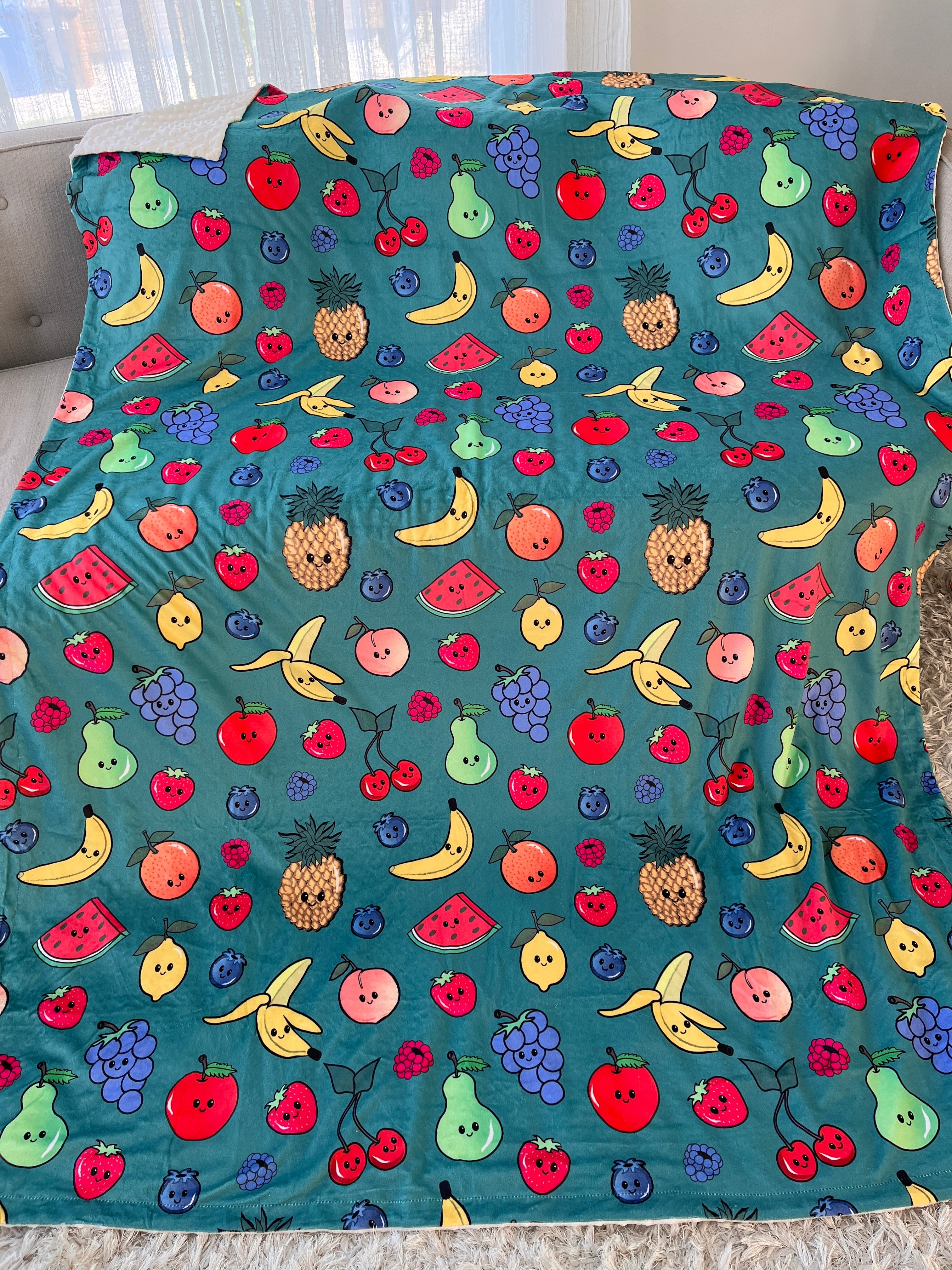 Couverture Géante : Fruits mignons (fond sarcelle)