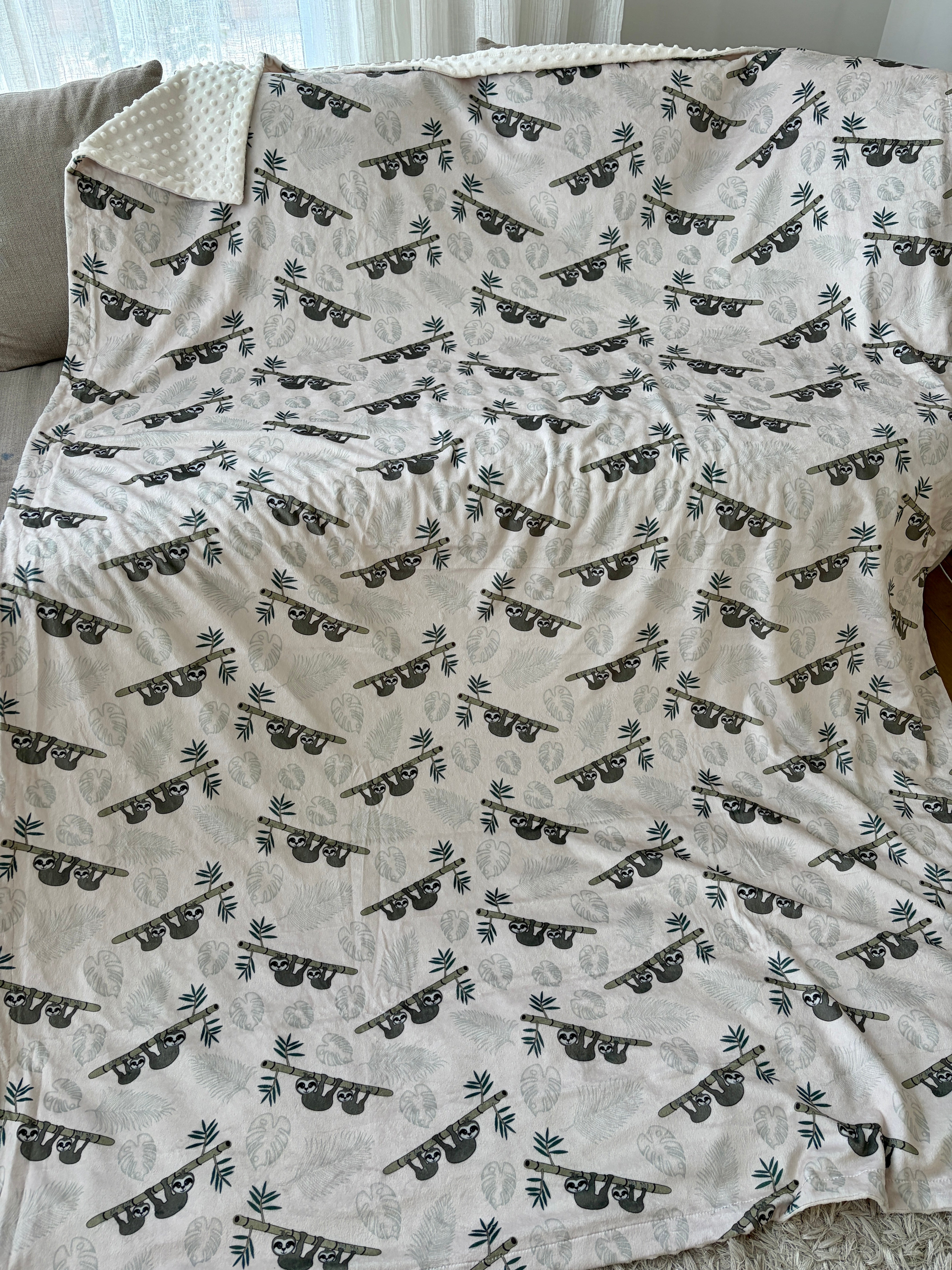 Couverture Géante : Paresseux beige
