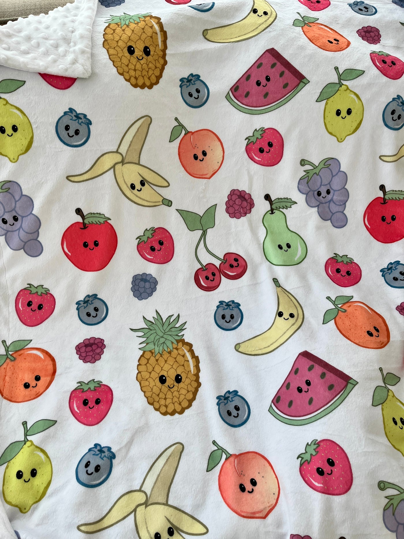 Couverture Moyenne : Fruits mignons (fond blanc)