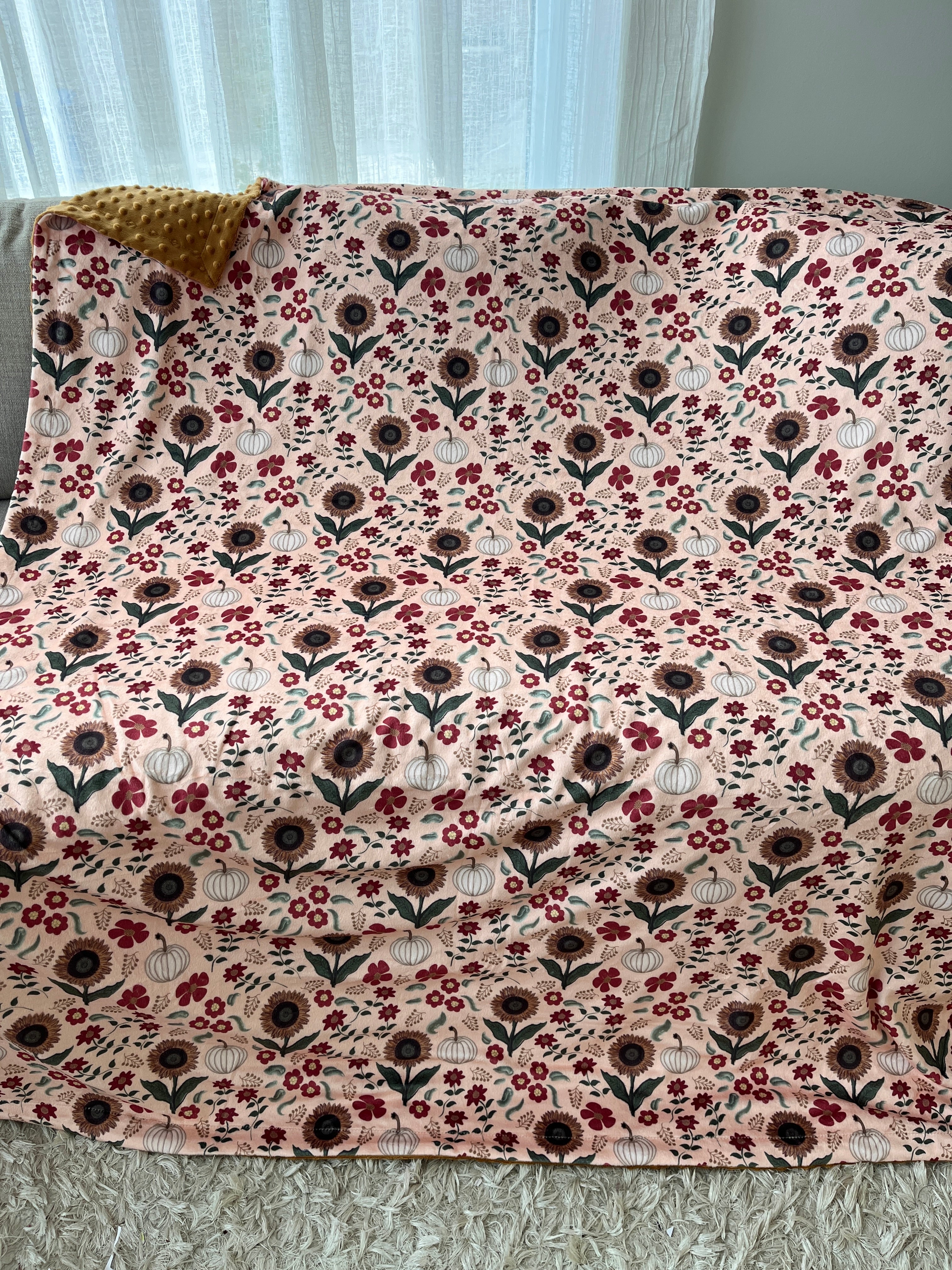 Couverture Moyenne : Motif floral de teinte bourgogne et petites citrouilles