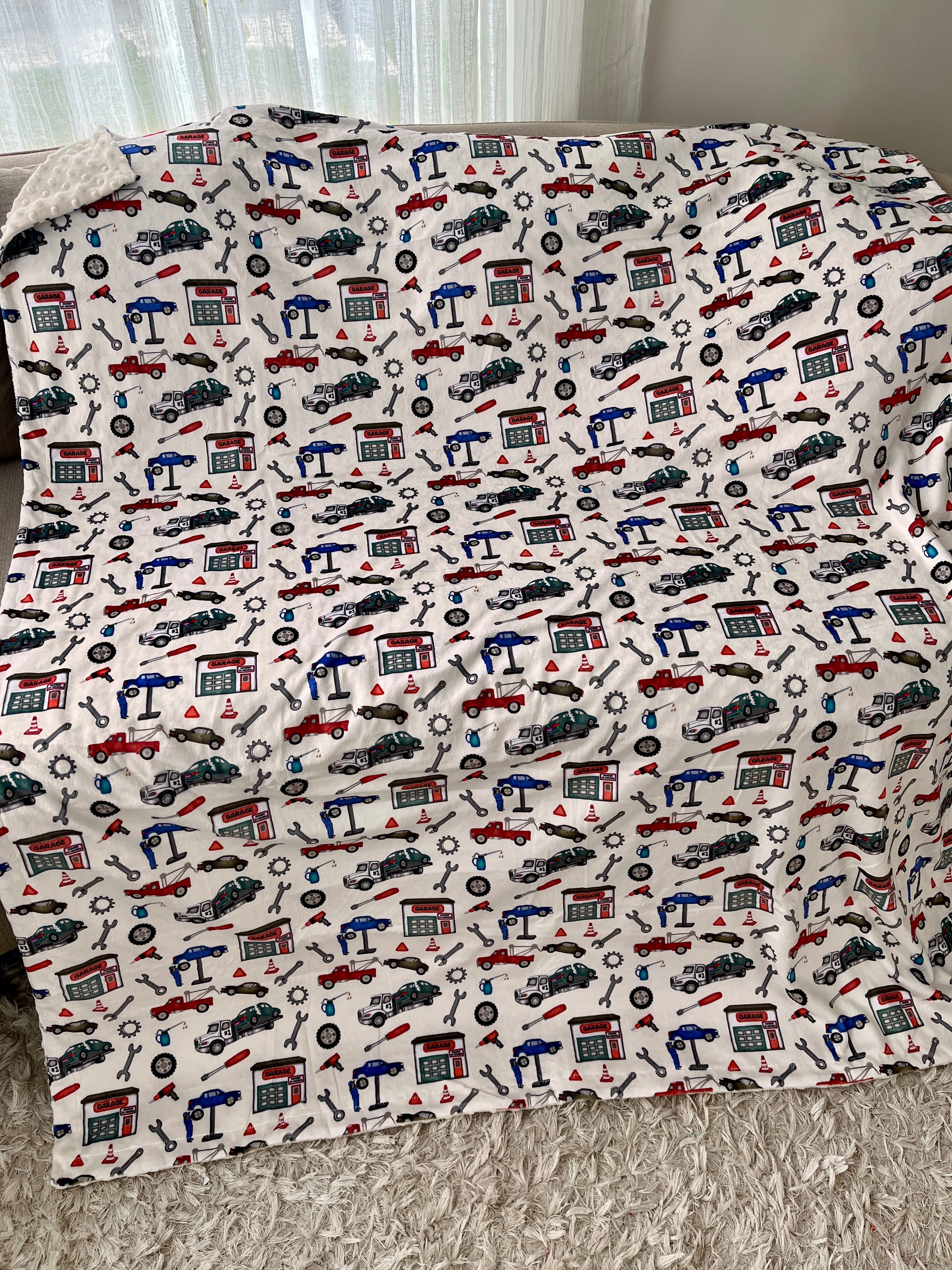 Couverture Moyenne : Mécaniciens et autos cassées