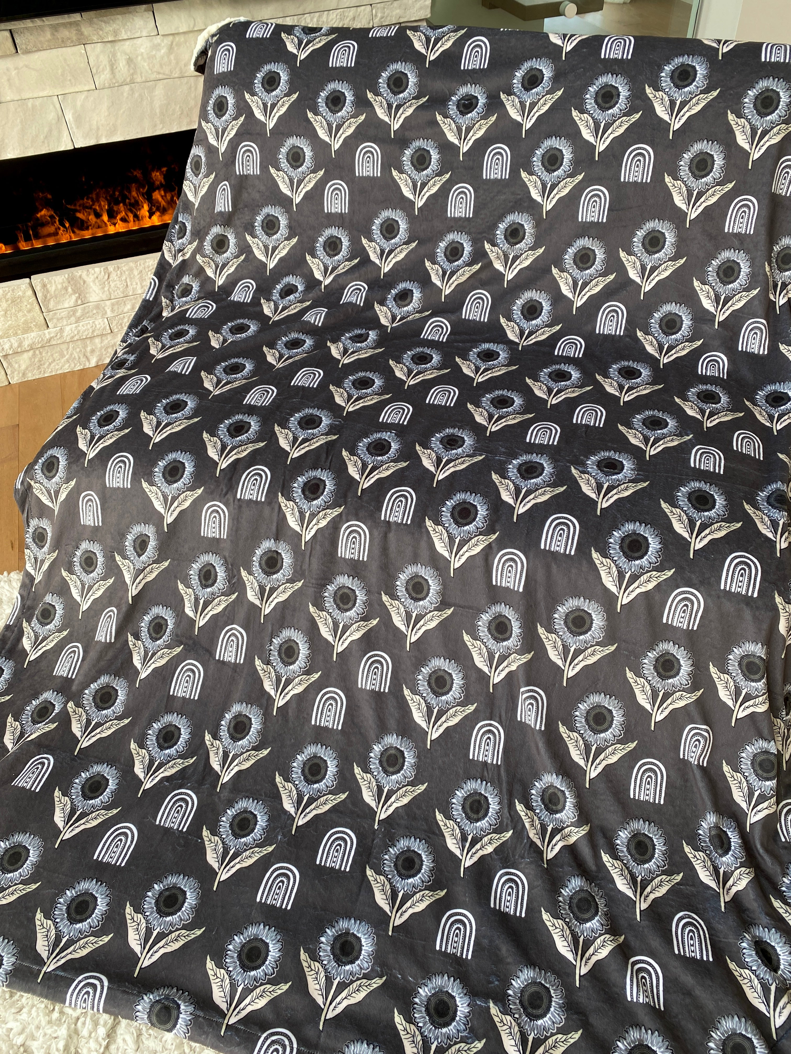 Couverture Géante : Tournesols BOHO (fond charcoal)