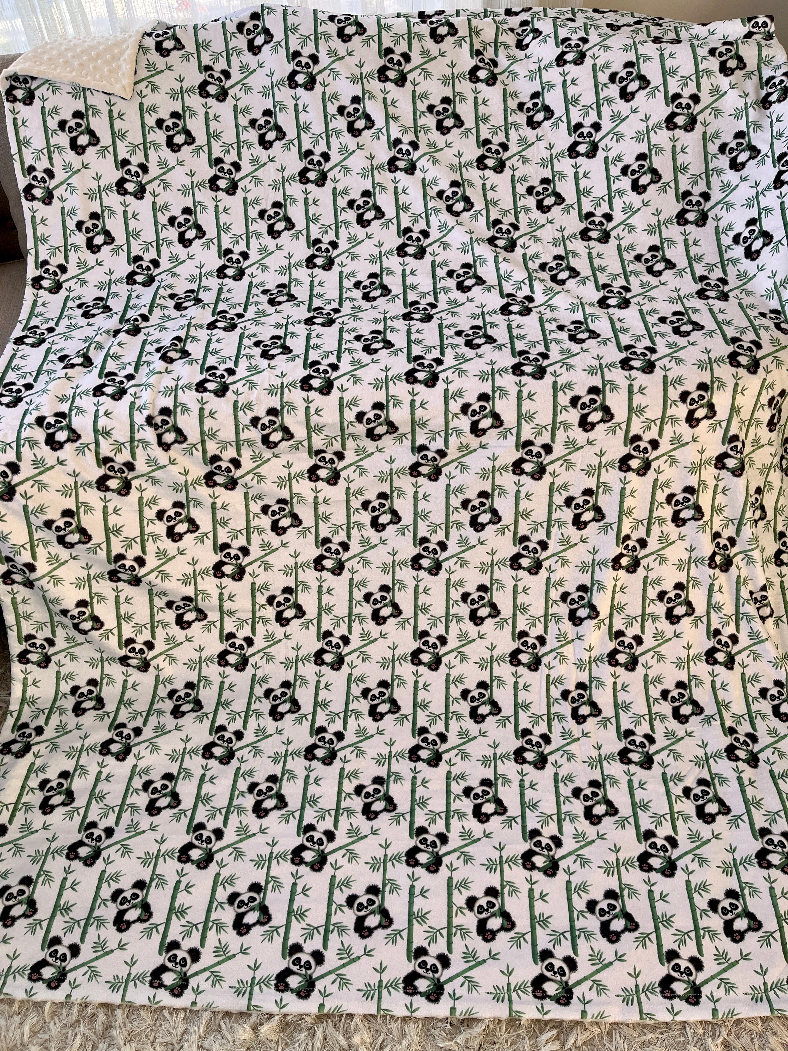 Couverture Géante : Pandas dans une forêt de bambous