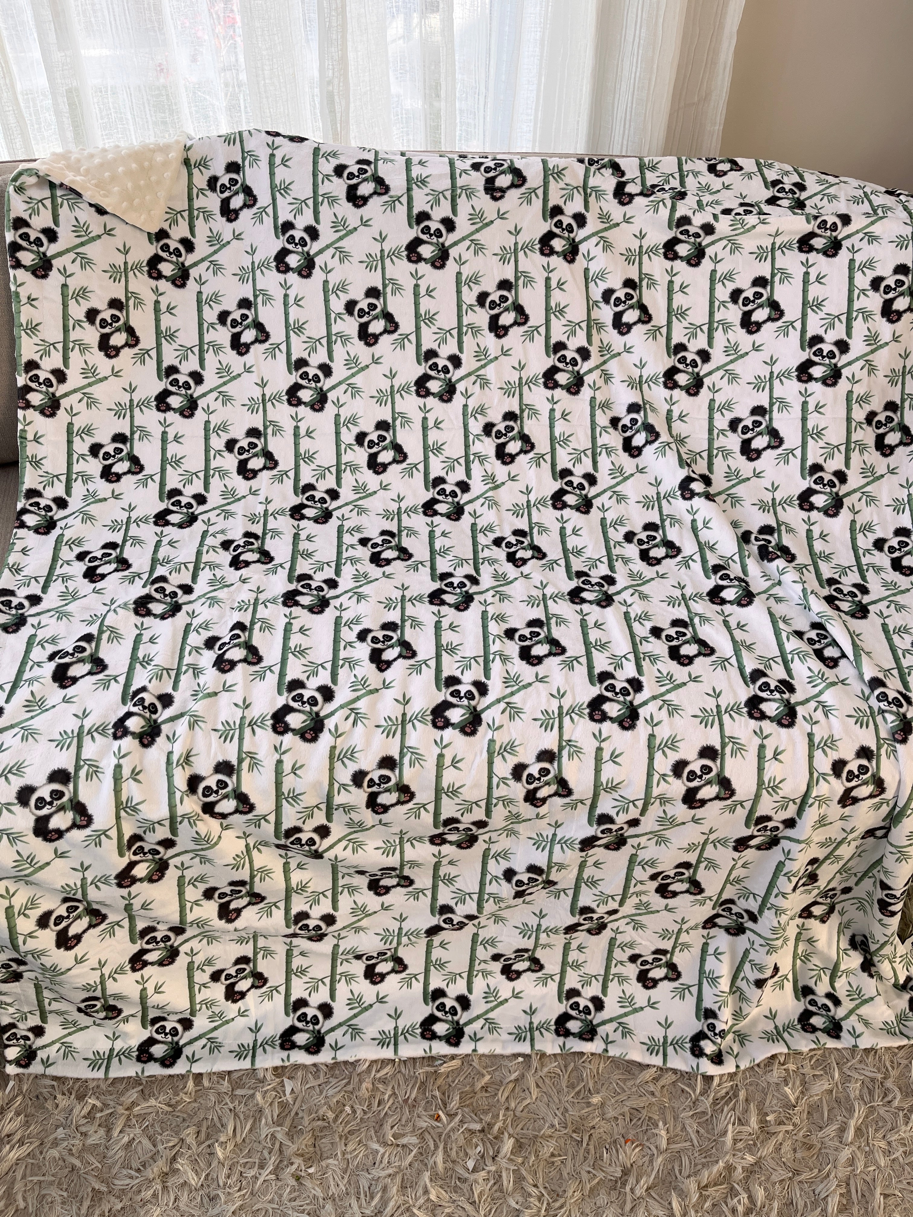 Couverture Moyenne : Pandas dans une forêt de bambous