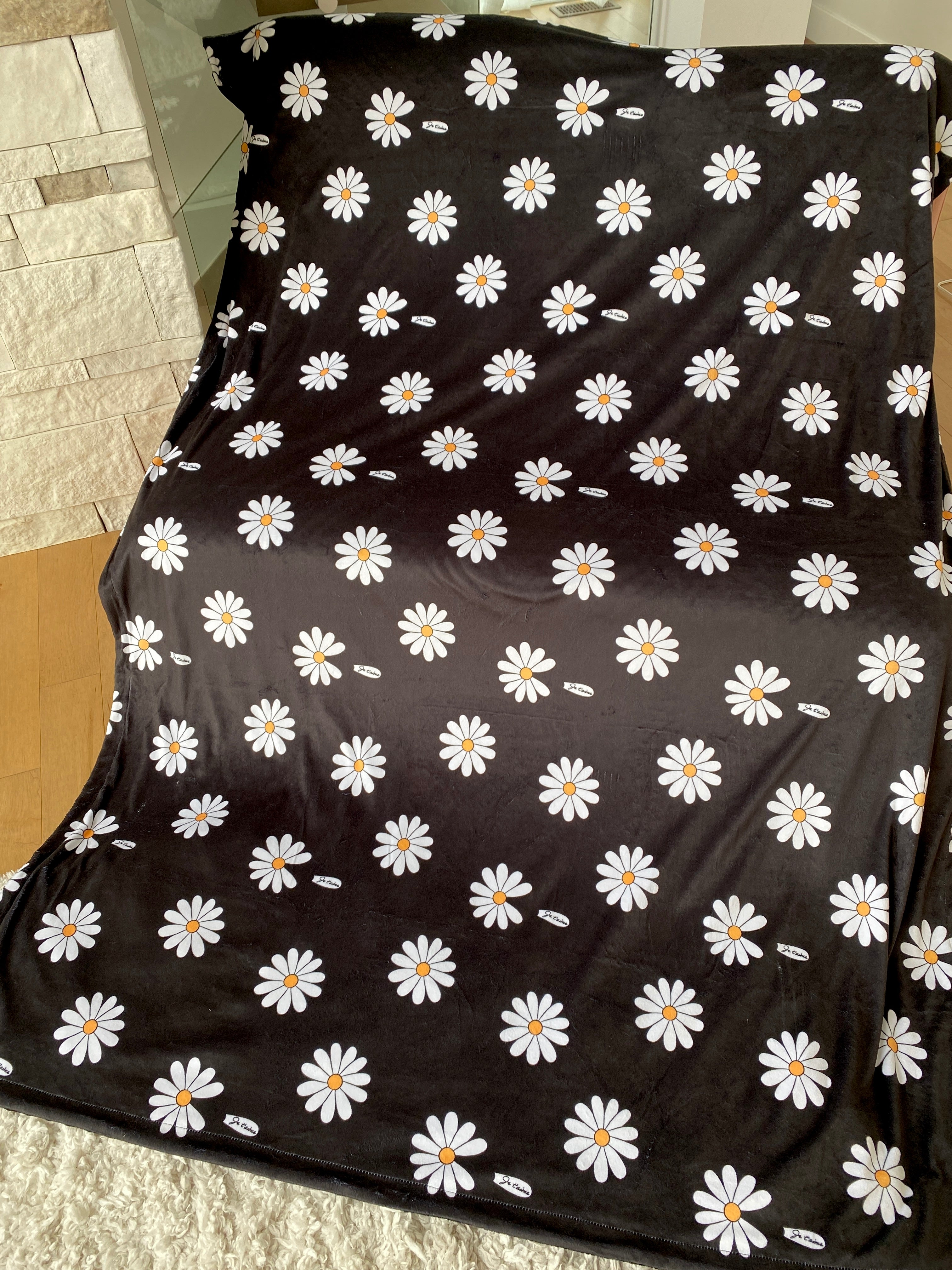 Couverture Géante : Marguerites BOHO (fond noir)