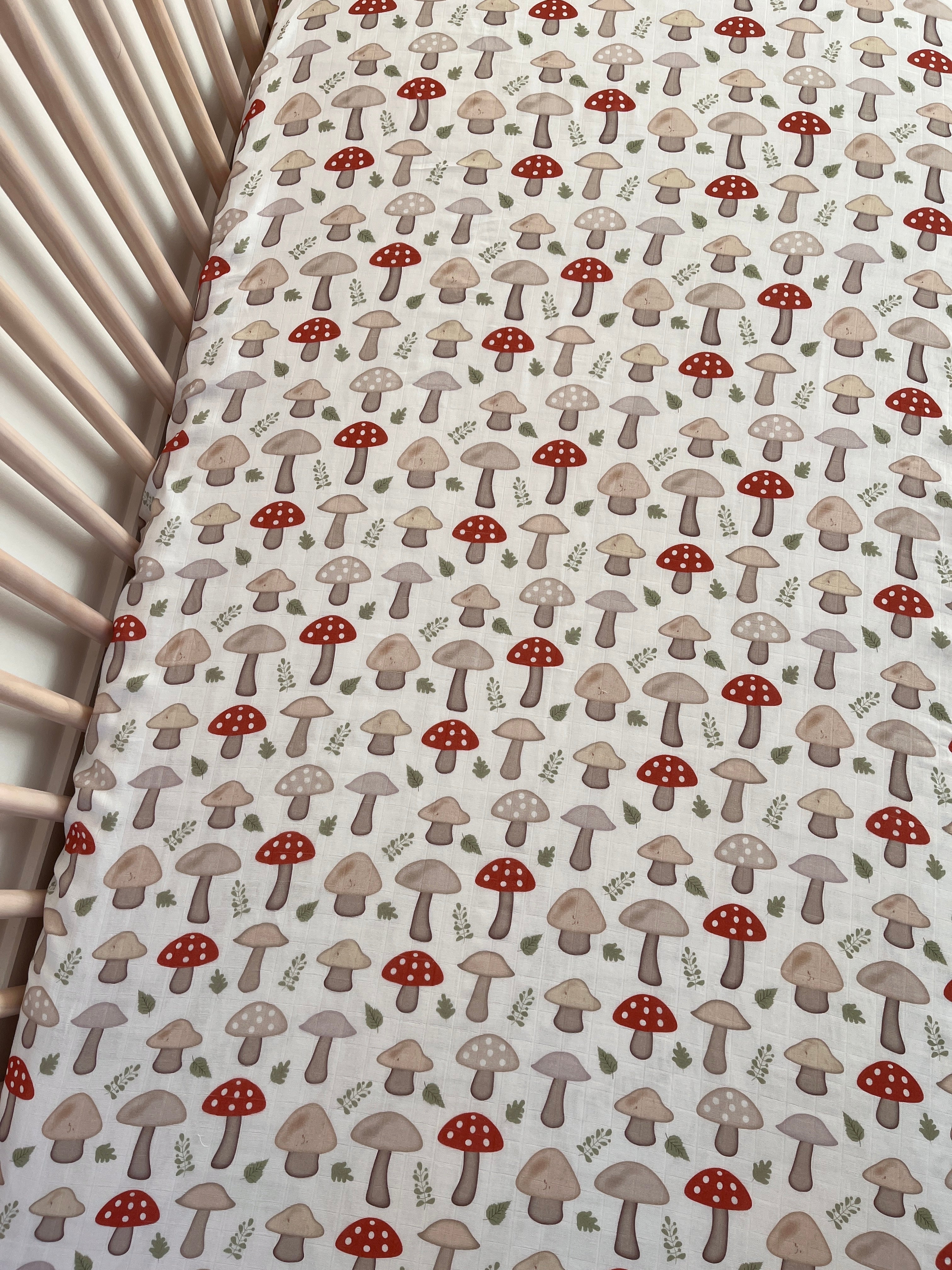Drap contour pour bassinette en mousseline : Champignons collection monde merveilleux